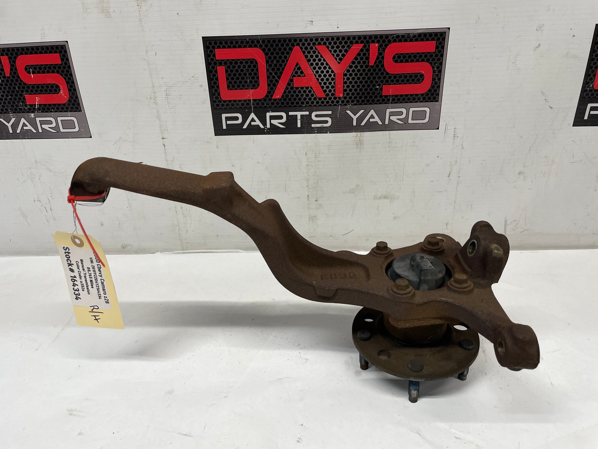 2000 Chevy Camaro Z28 RH Passenger Front Suspension Spindle Knuckle Hub OEM - Day's Parts Yard