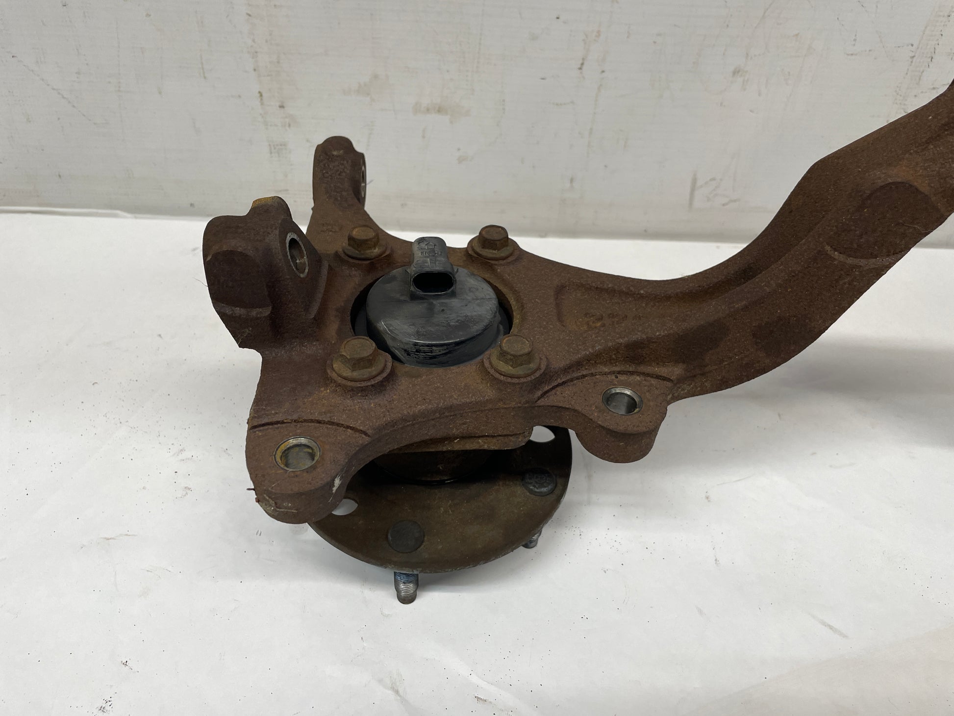 2000 Chevy Camaro Z28 RH Passenger Front Suspension Spindle Knuckle Hub OEM - Day's Parts Yard