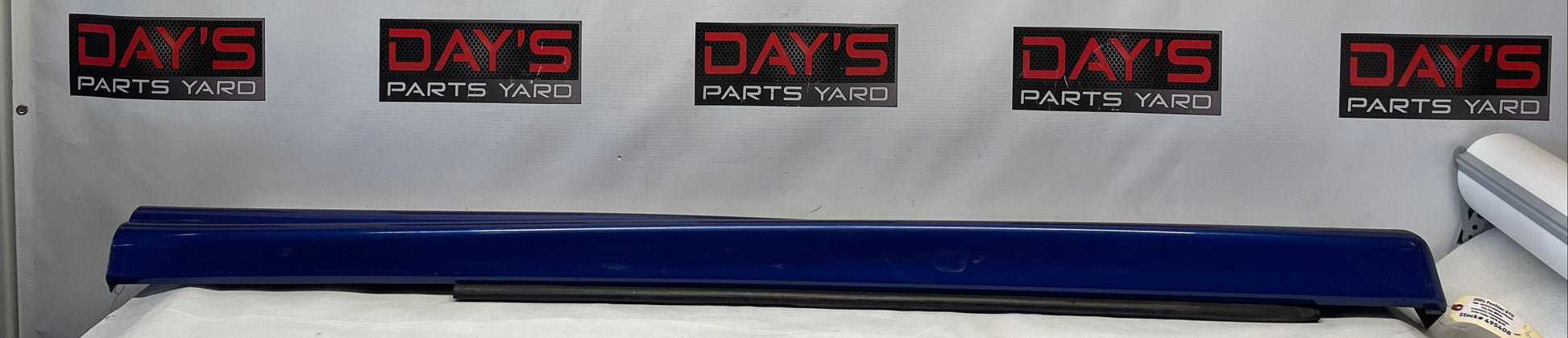2006 Pontiac GTO LH Driver Rocker Molding Side Skirt Panel OEM - Day's Parts Yard
