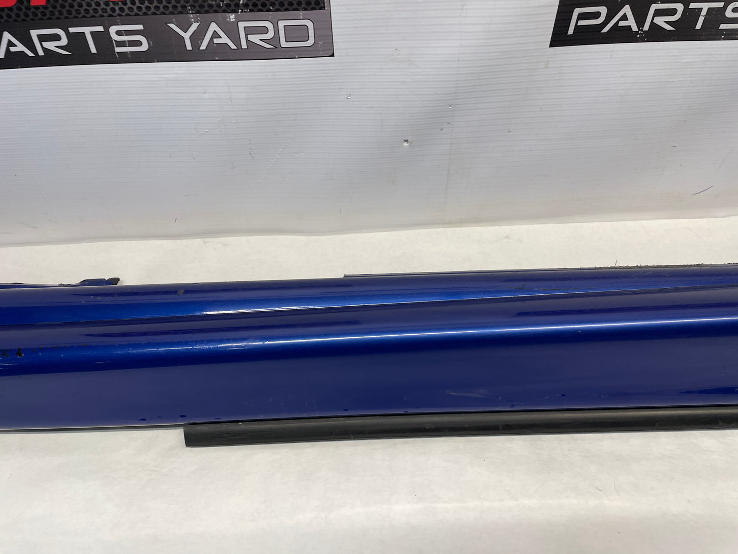 2006 Pontiac GTO LH Driver Rocker Molding Side Skirt Panel OEM - Day's Parts Yard