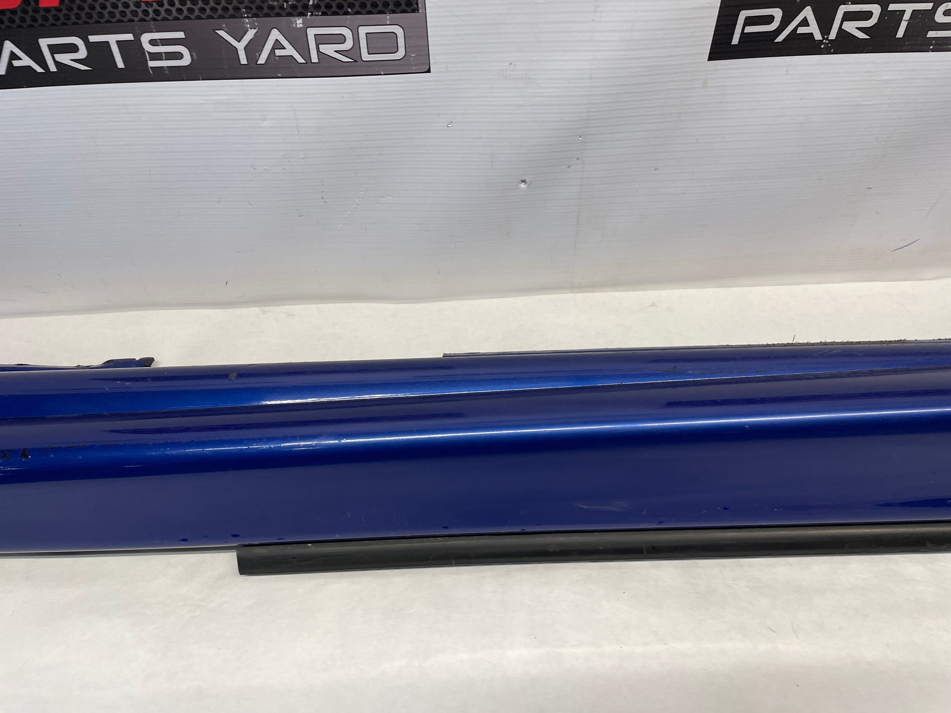2006 Pontiac GTO LH Driver Rocker Molding Side Skirt Panel OEM - Day's Parts Yard