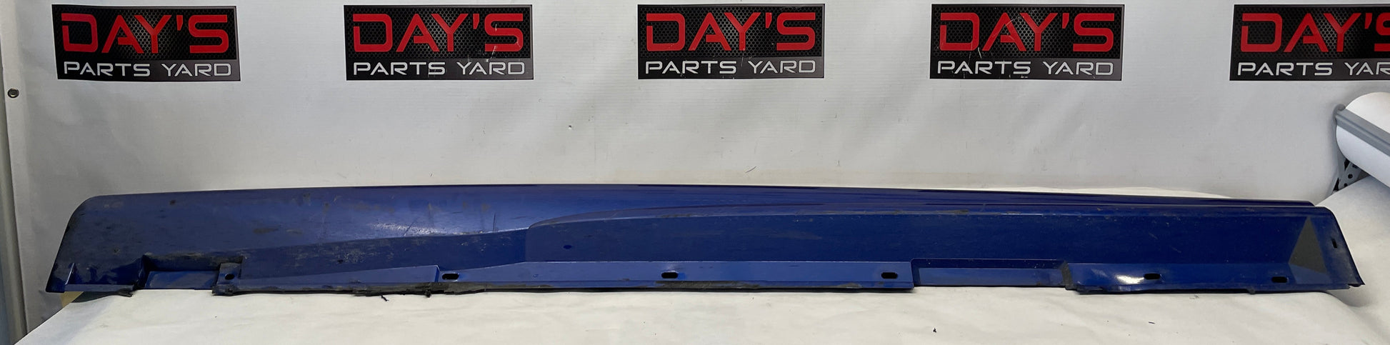 2006 Pontiac GTO LH Driver Rocker Molding Side Skirt Panel OEM - Day's Parts Yard