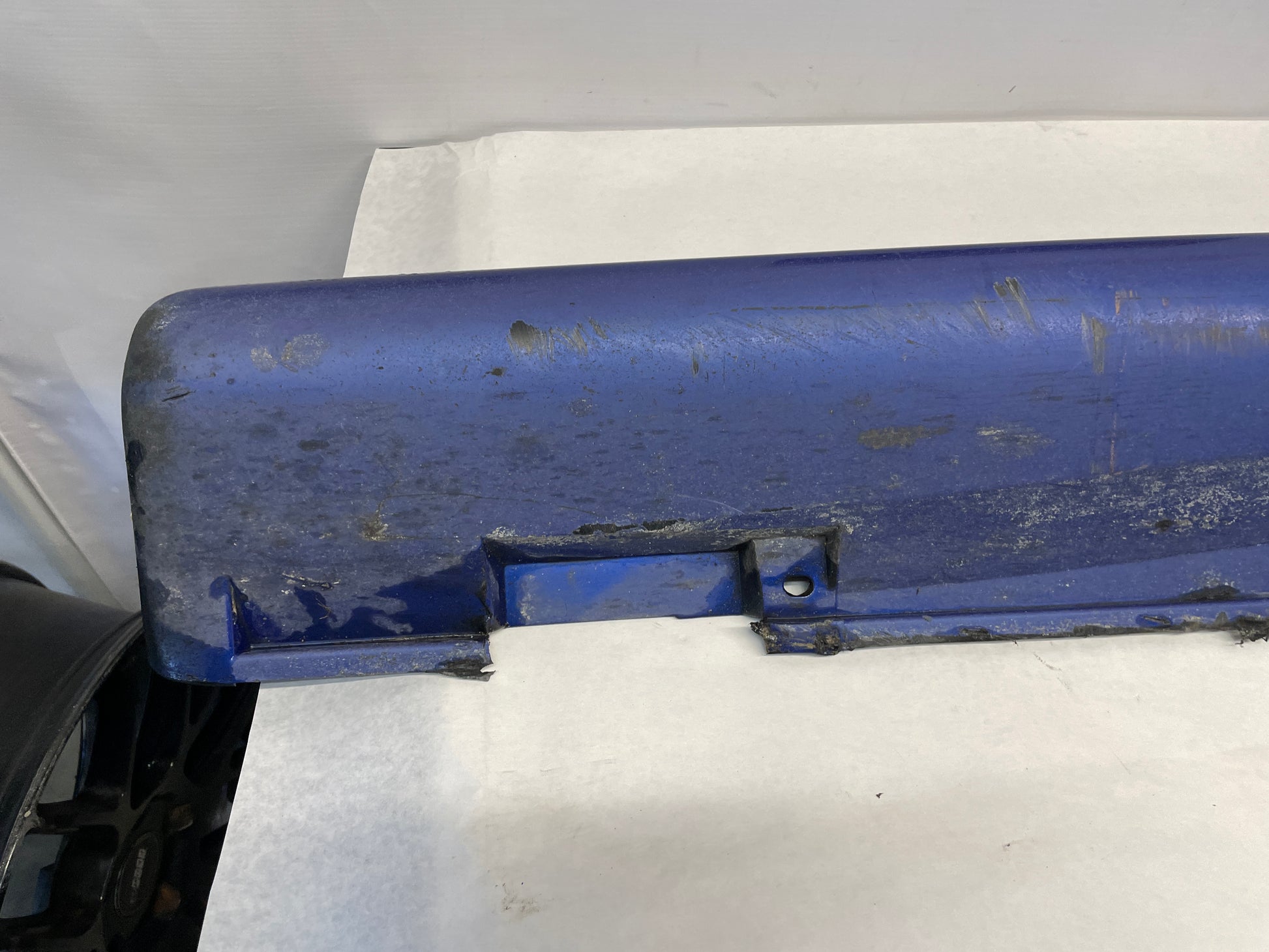 2006 Pontiac GTO LH Driver Rocker Molding Side Skirt Panel OEM - Day's Parts Yard