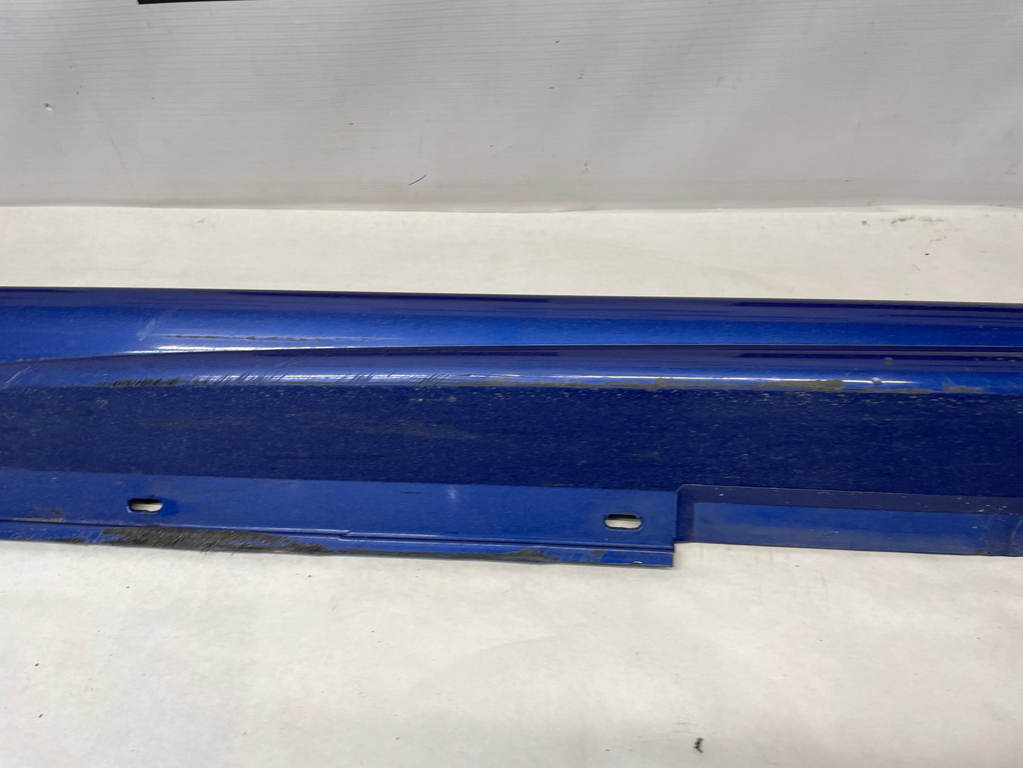 2006 Pontiac GTO LH Driver Rocker Molding Side Skirt Panel OEM - Day's Parts Yard