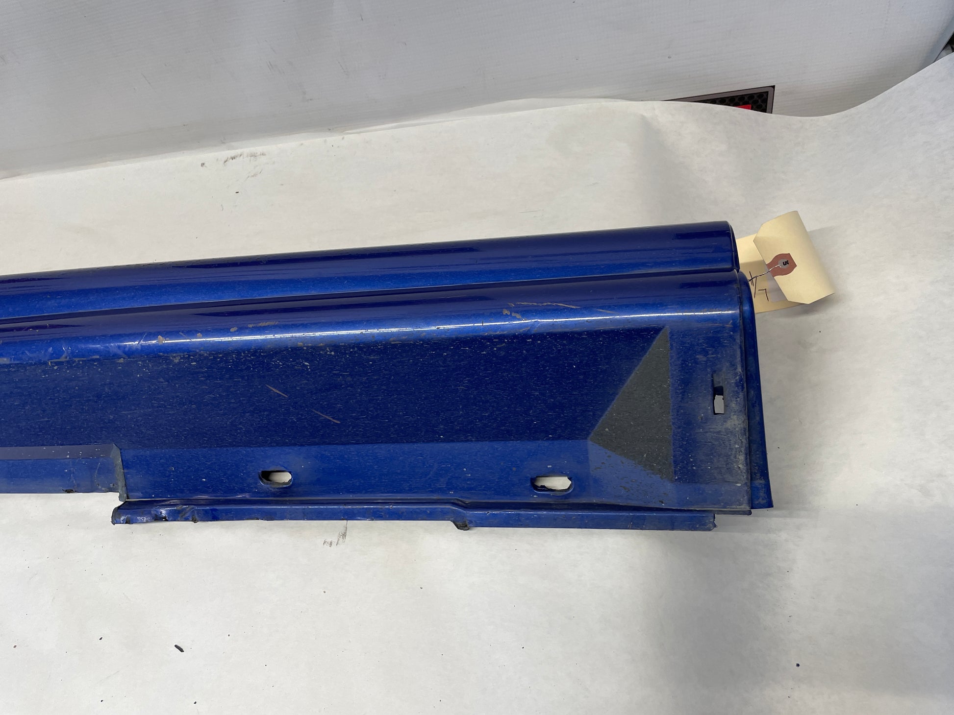 2006 Pontiac GTO LH Driver Rocker Molding Side Skirt Panel OEM - Day's Parts Yard