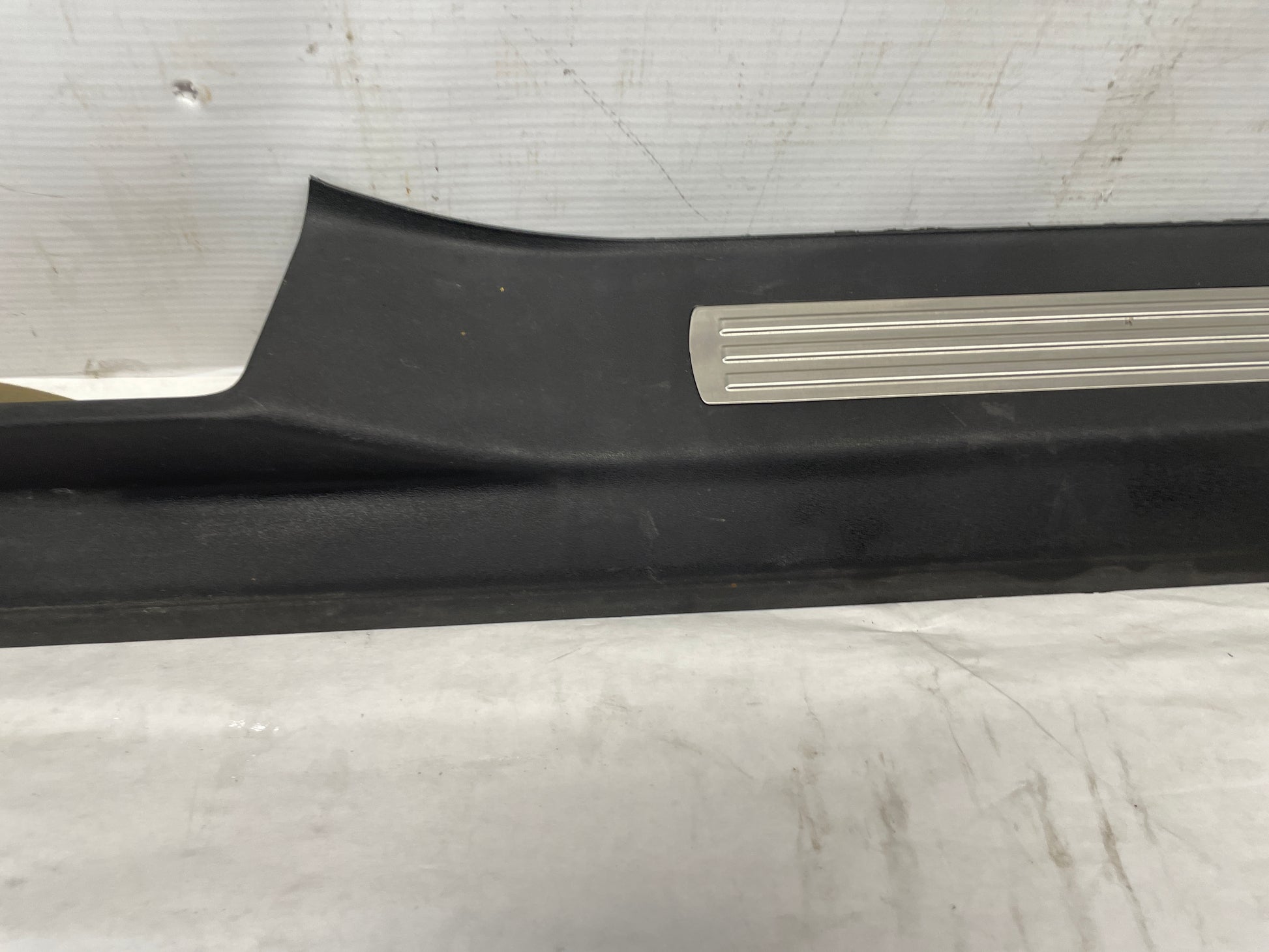 2014 Chevy SS Sedan RH Passenger Front Door Scuff Sill Plate Panel Trim OEM - Day's Parts Yard
