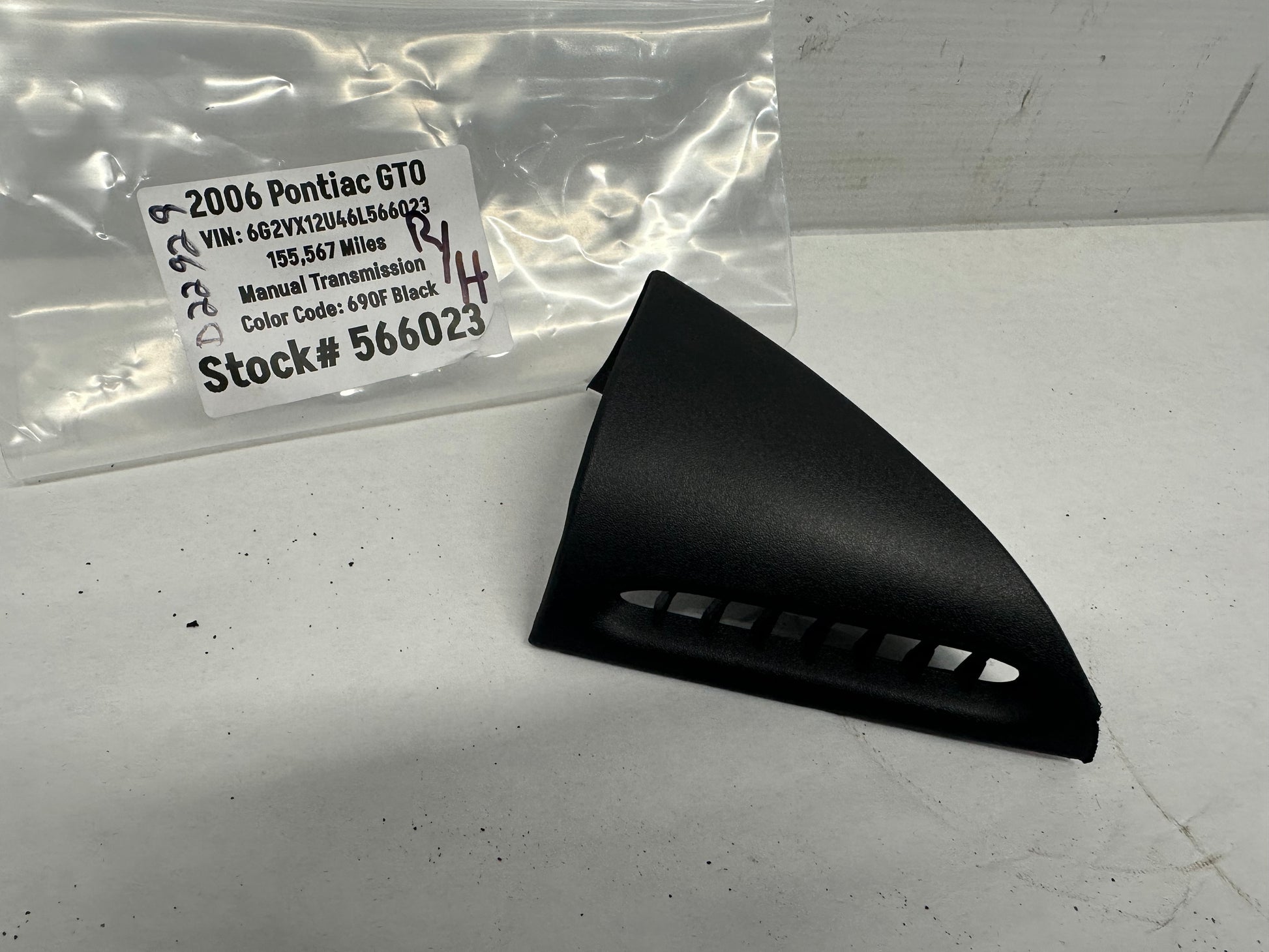 2006 Pontiac GTO RH Passenger Defrost Trim Door Vent Triangle OEM - Day's Parts Yard