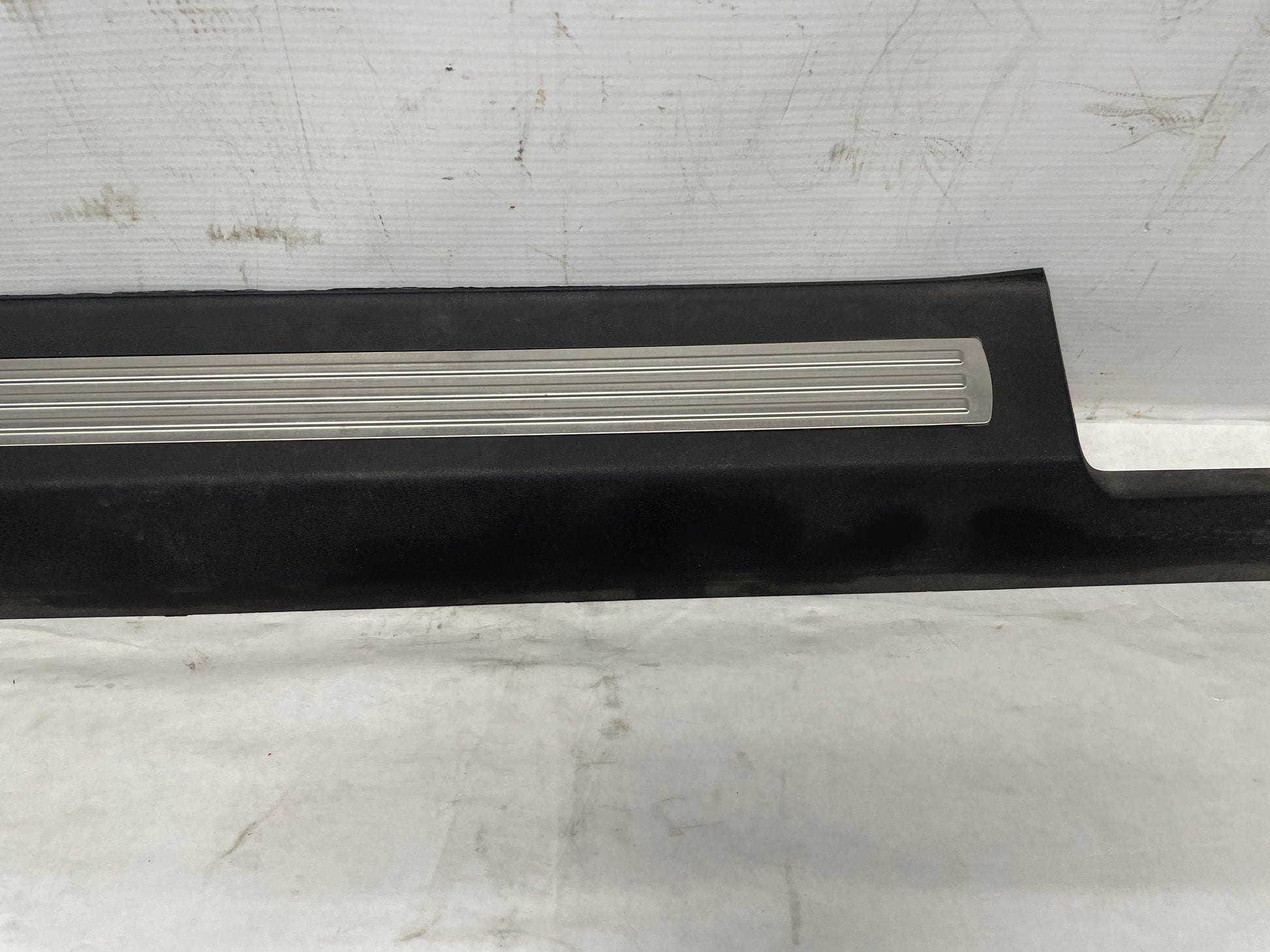 2014 Chevy SS Sedan RH Passenger Front Door Scuff Sill Plate Panel Trim OEM - Day's Parts Yard