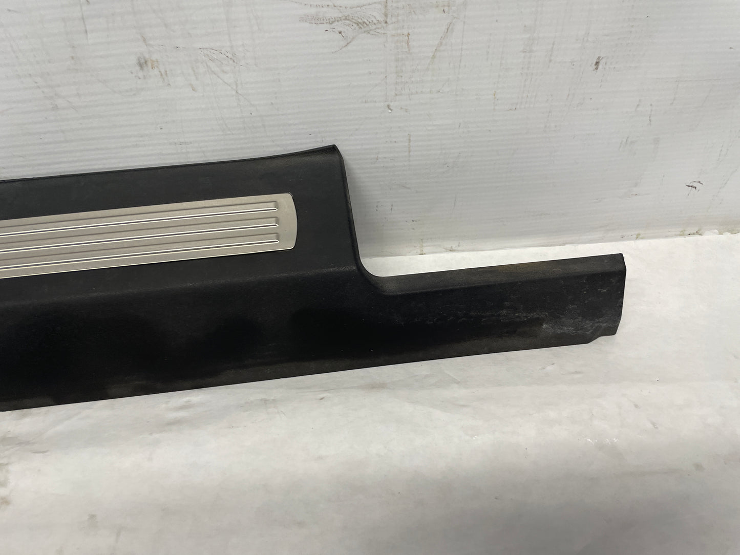 2014 Chevy SS Sedan RH Passenger Front Door Scuff Sill Plate Panel Trim OEM - Day's Parts Yard
