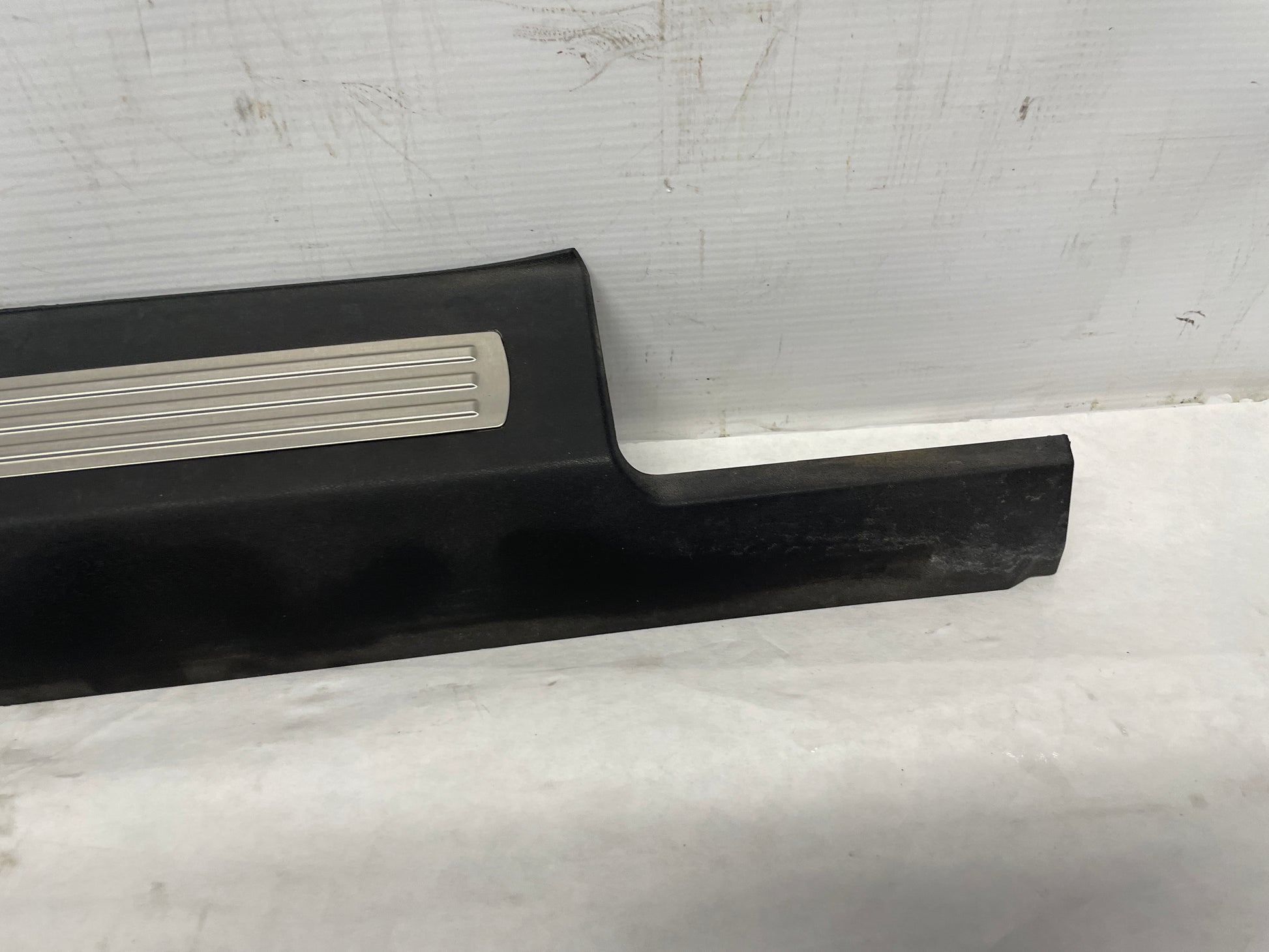 2014 Chevy SS Sedan RH Passenger Front Door Scuff Sill Plate Panel Trim OEM - Day's Parts Yard