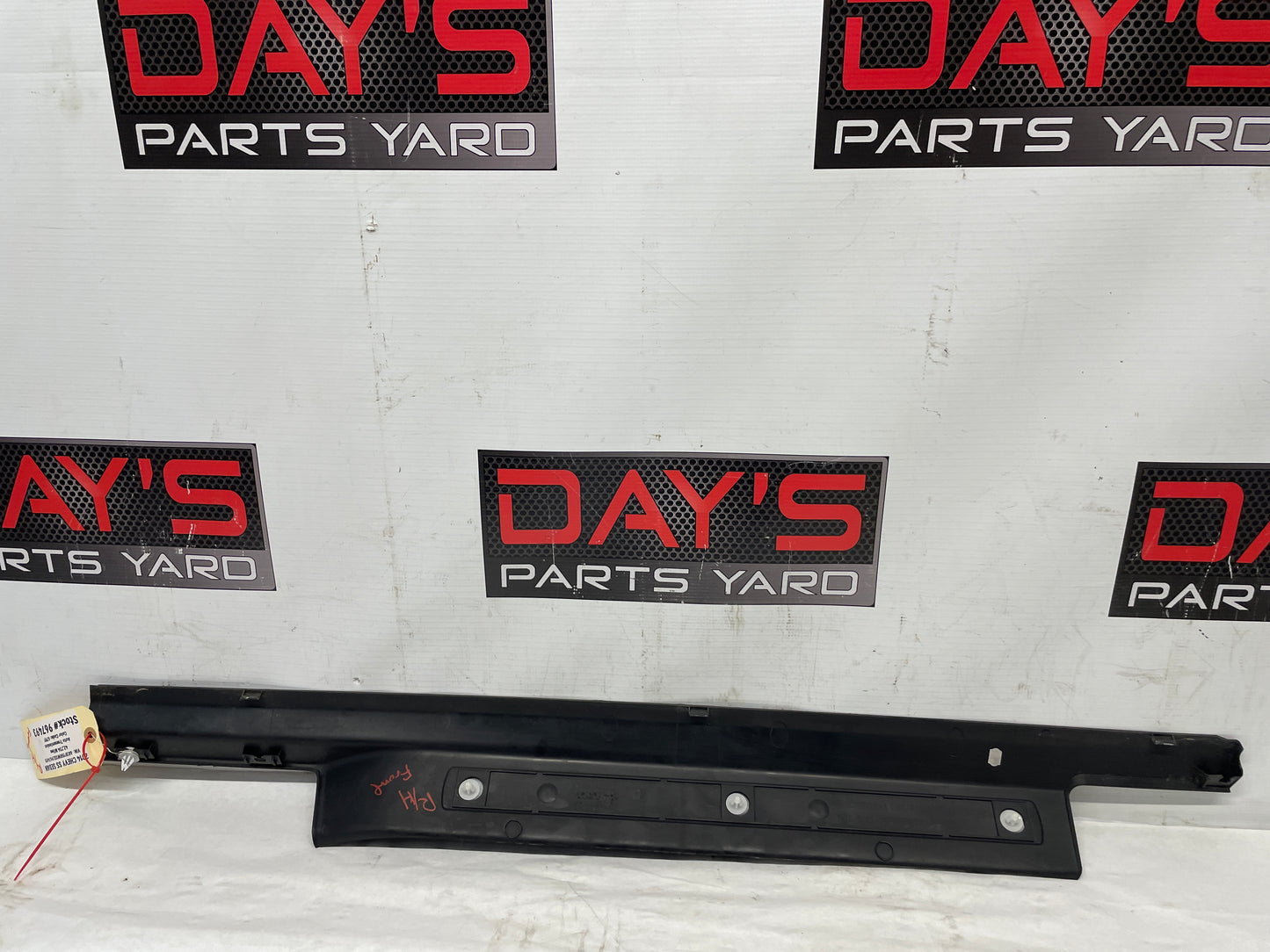 2014 Chevy SS Sedan RH Passenger Front Door Scuff Sill Plate Panel Trim OEM - Day's Parts Yard