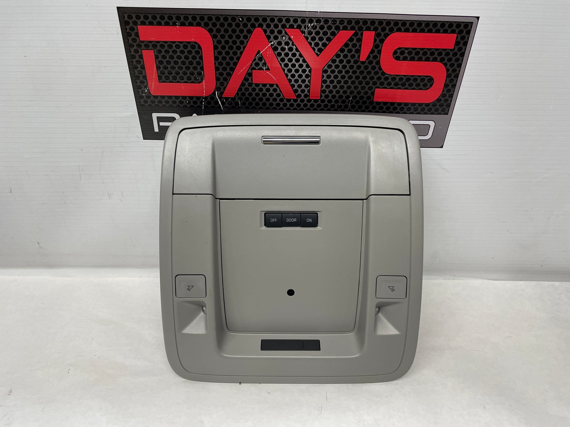 2015 Chevy Silverado K1500 Over Head Console Dome Light OEM - Day's Parts Yard