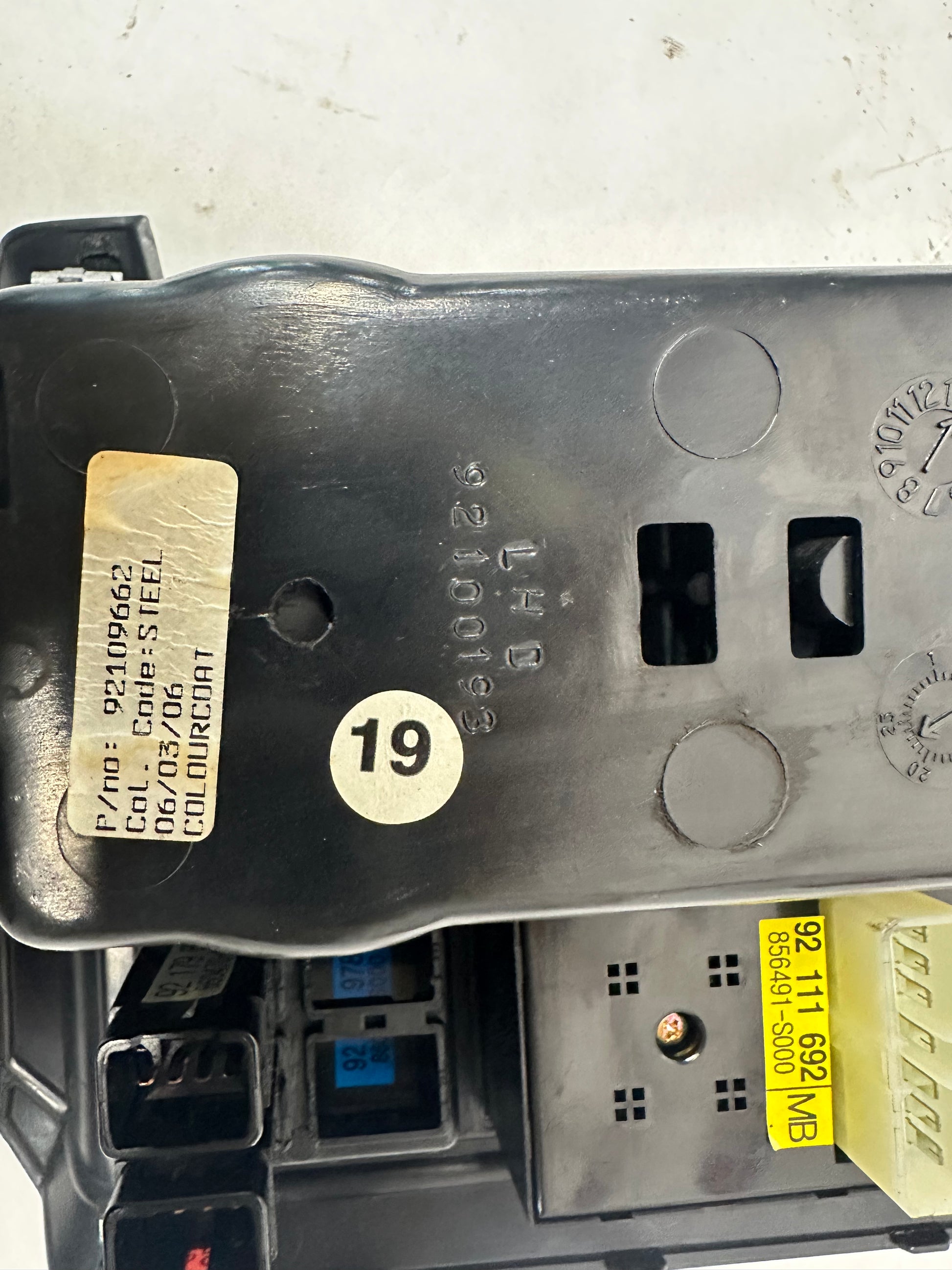 2006 Pontiac GTO Center Console Shifter Bezel Trim Window Switches OEM - Day's Parts Yard