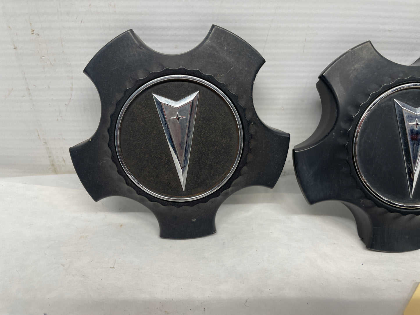 2009 Pontiac G8 GT Wheel Center Caps OEM