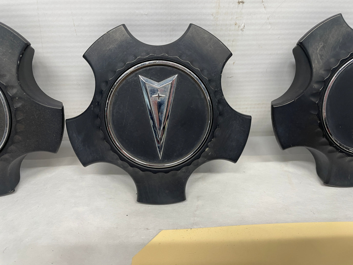 2009 Pontiac G8 GT Wheel Center Caps OEM