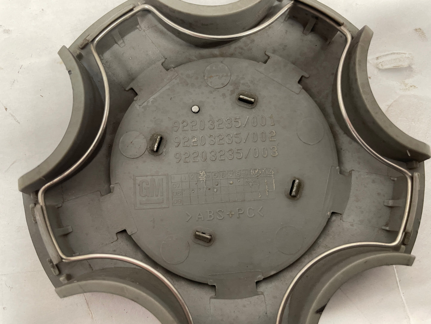 2009 Pontiac G8 GT Wheel Center Caps OEM