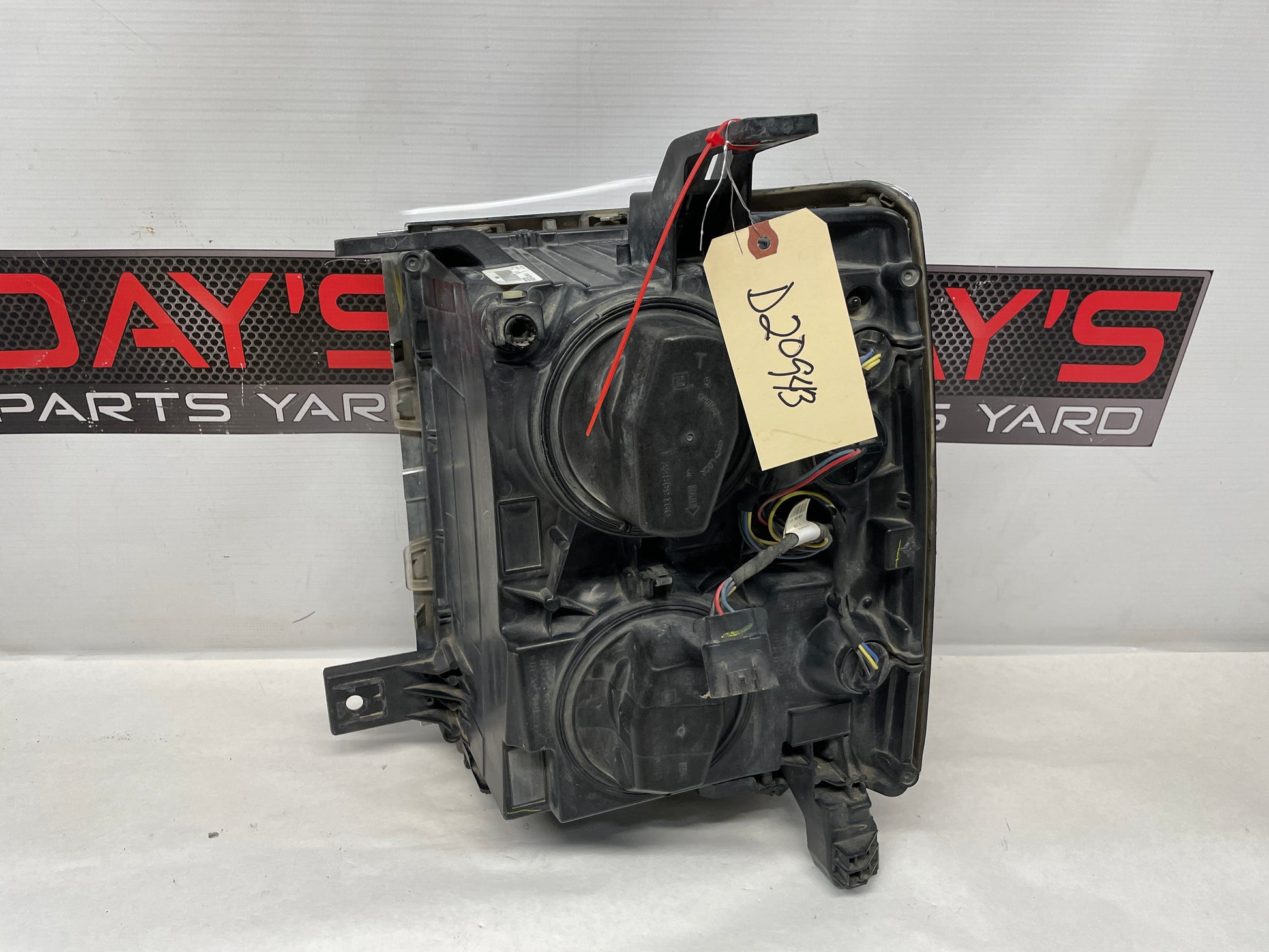 2015 Chevy Silverado K1500 RH Passenger Headlight Head LIght OEM - Day's Parts Yard