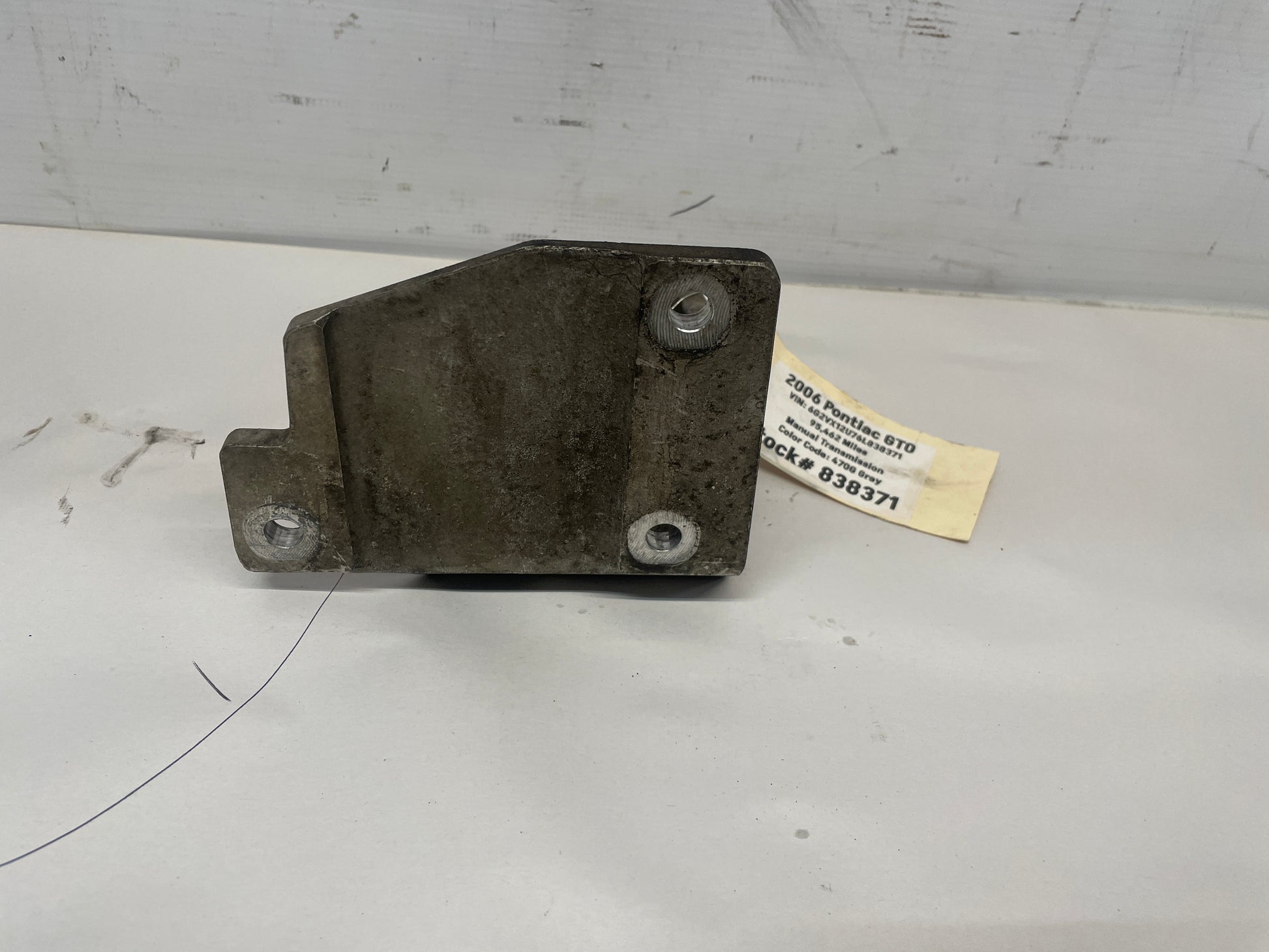 2006 Pontiac GTO LH Driver Engine Motor Mount Bracket Stand OEM - Day's Parts Yard