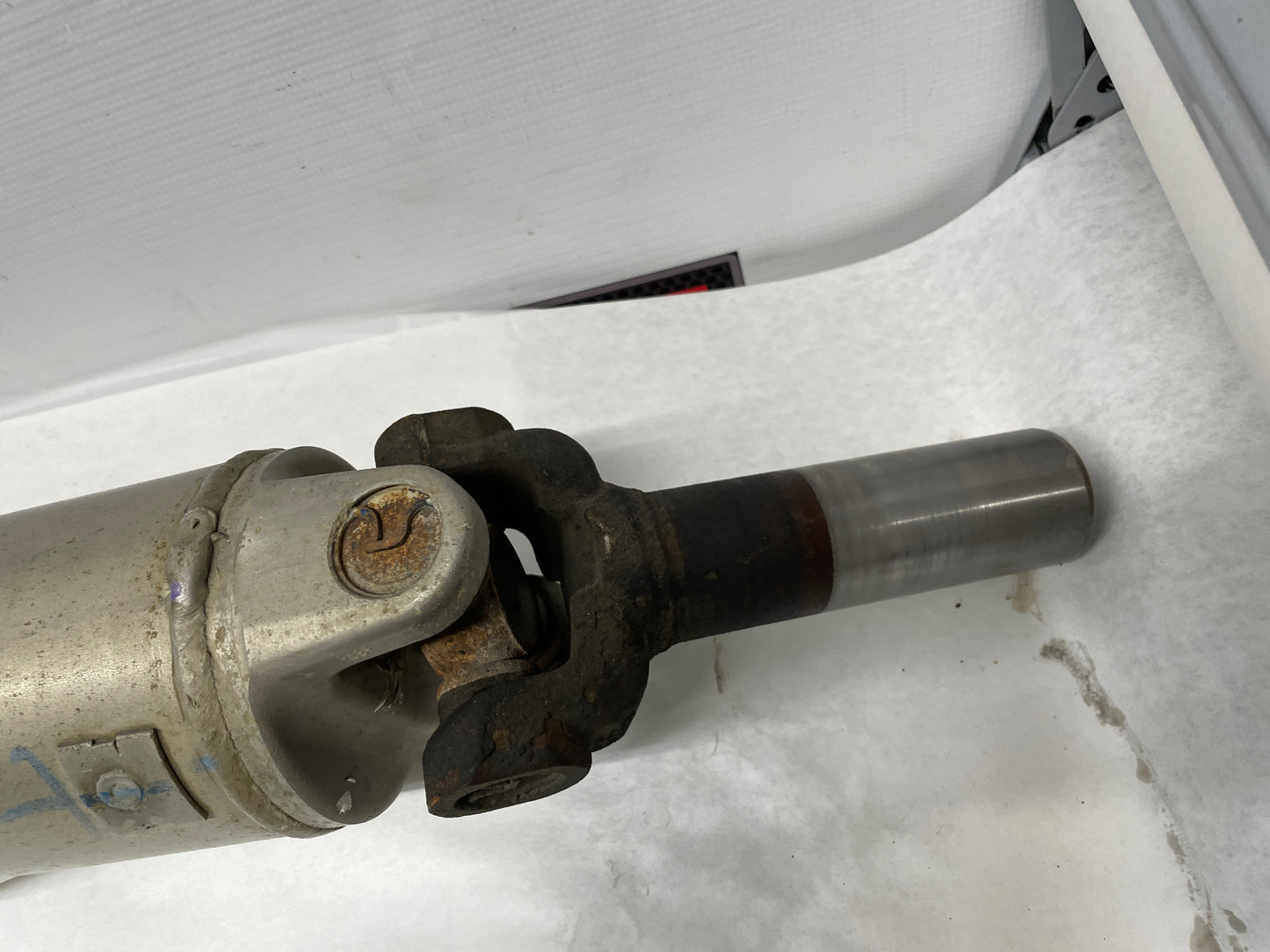 2015 Chevy Silverado K1500 Rear Drive Prop Shaft Driveshaft OEM - Day's Parts Yard