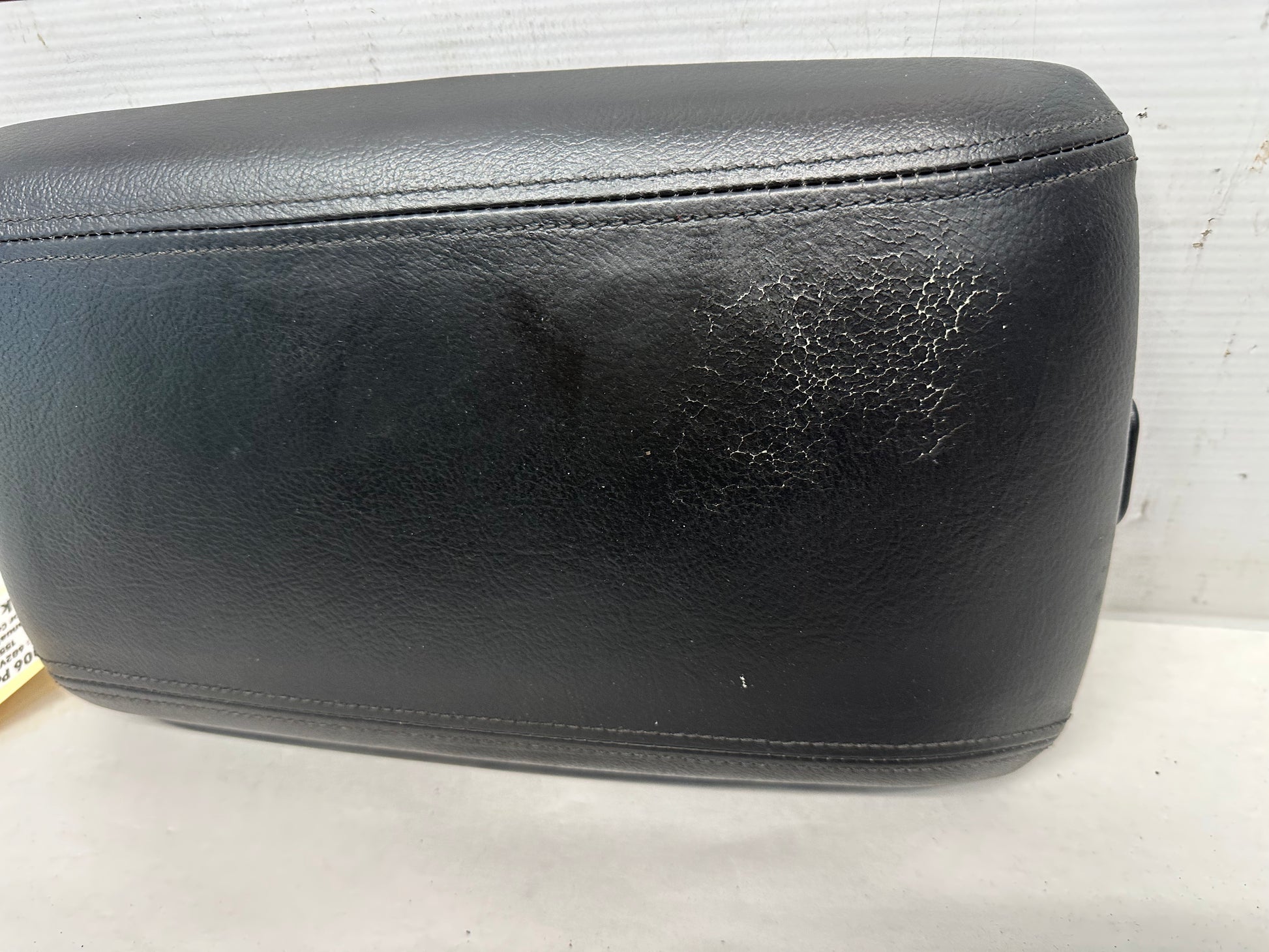 2006 Pontiac GTO Center Console Lid OEM - Day's Parts Yard