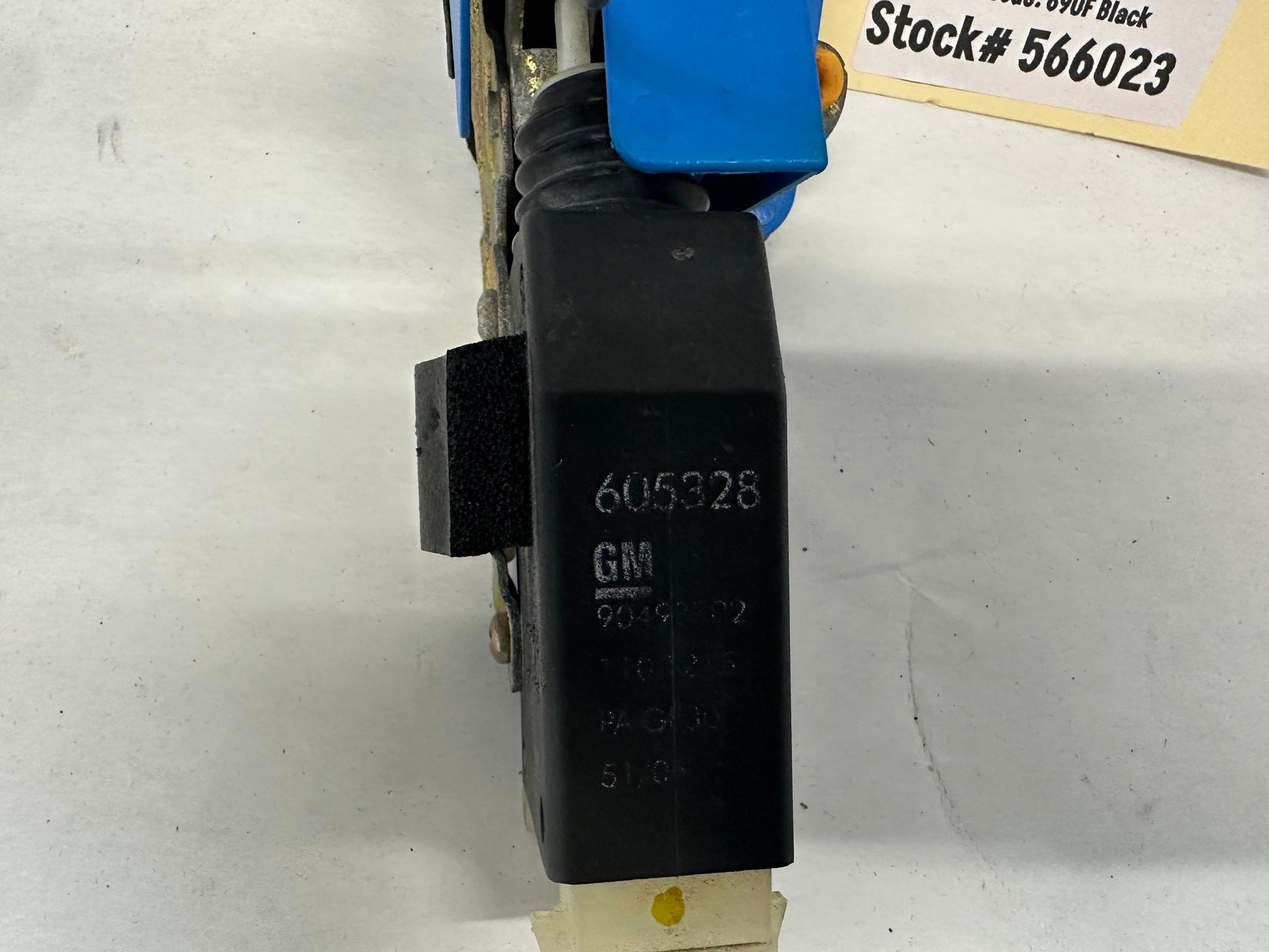 2006 Pontiac GTO LH Driver Door Lock Actuator Assembly OEM - Day's Parts Yard