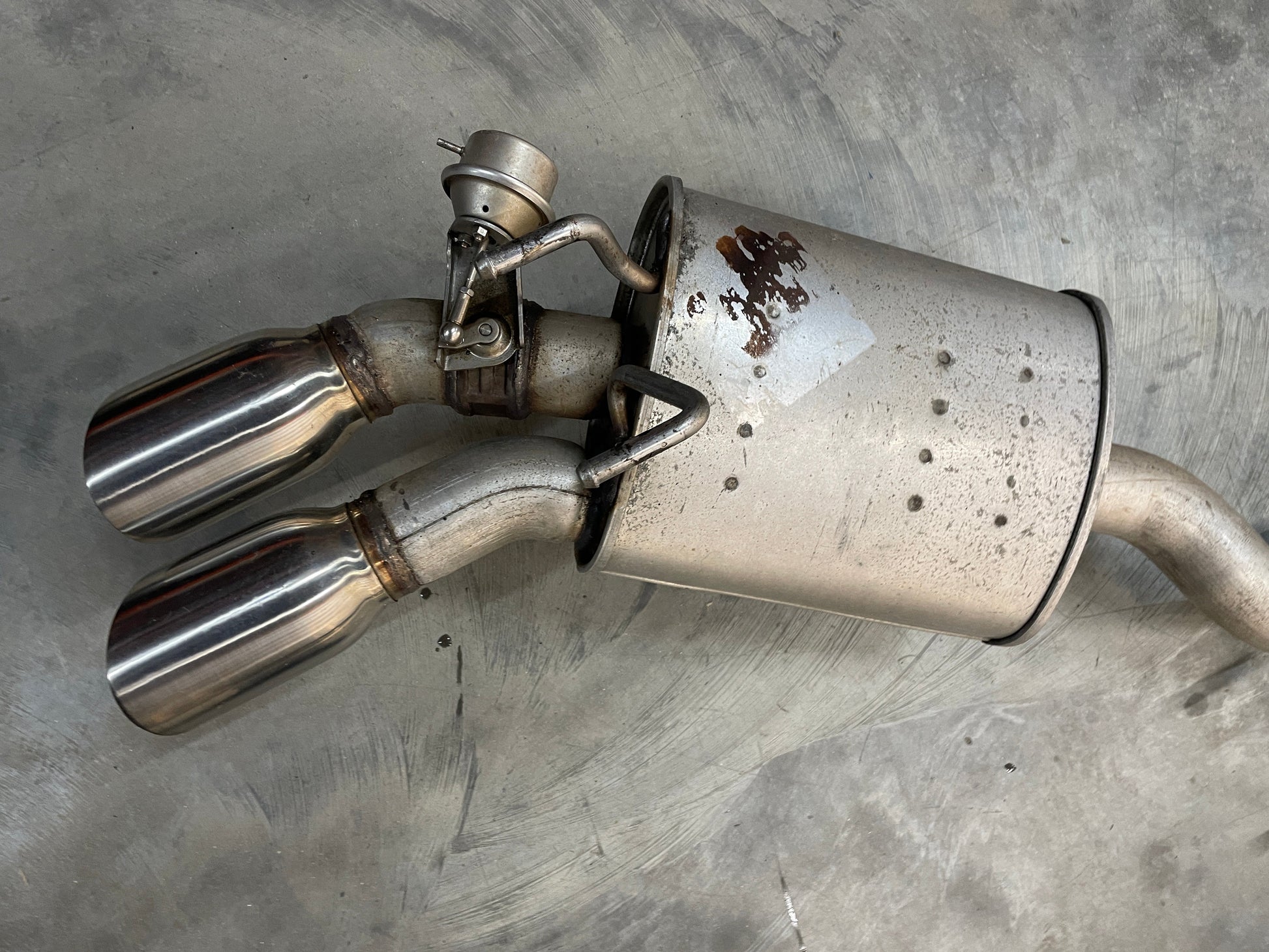 2013 Chevy Camaro ZL1 Factory OEM Cat Back Exhaust NPP Bi Mode Muffler 9k Miles - Day's Parts Yard