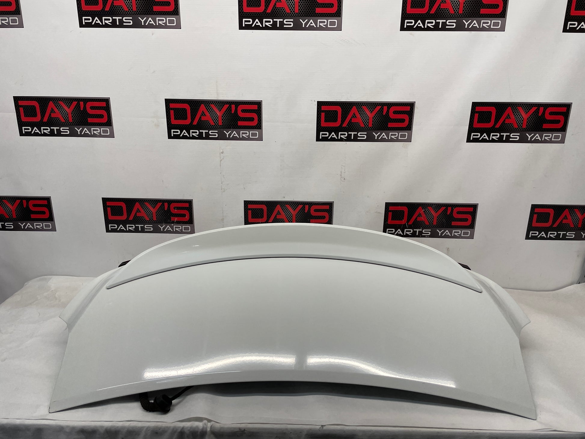 2014 Chevy SS Sedan Trunk Deck Lid w/ Spoiler White OEM - Day's Parts Yard