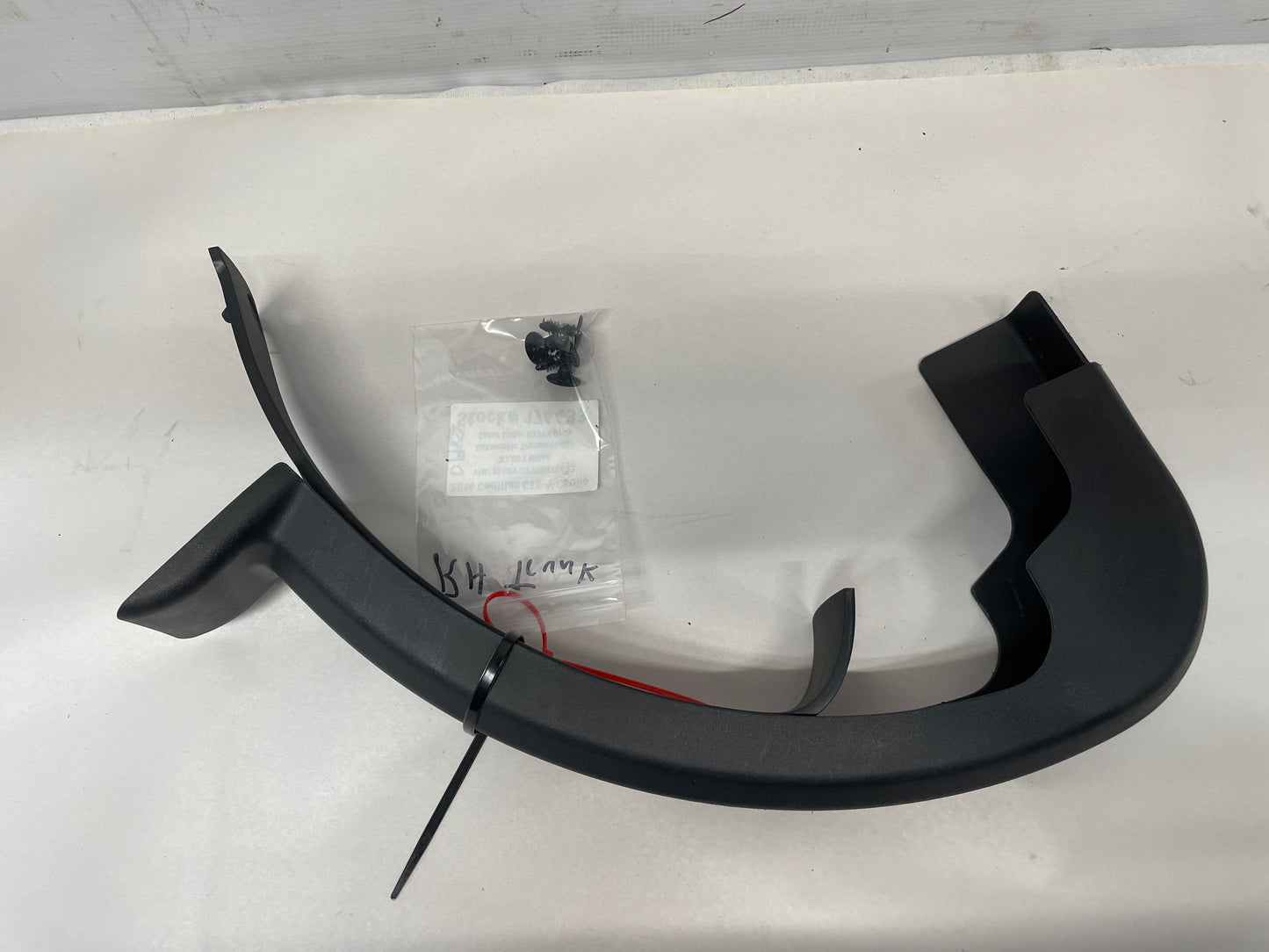 2014 Cadillac CTS-V Coupe RH Passenger Trunk Compartment Lid Hinge Cover OEM - Day's Parts Yard