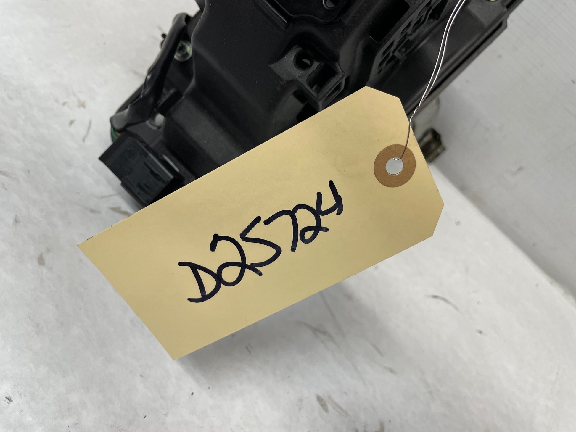 2013 Cadillac CTS-V Coupe Automatic Shifter Base OEM - Day's Parts Yard
