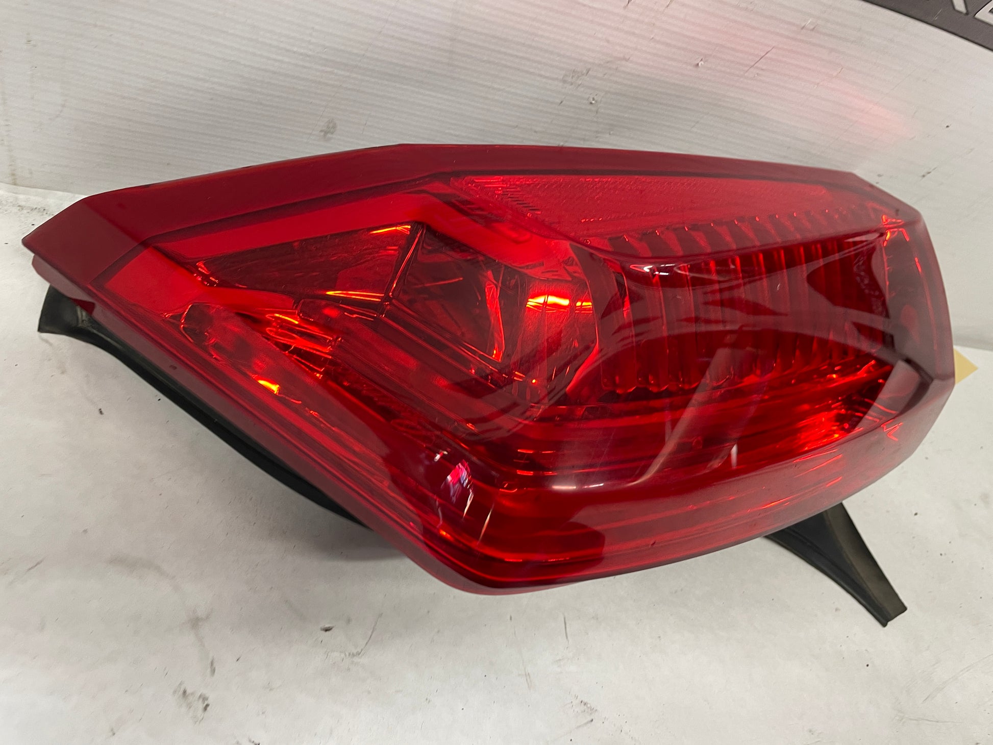2017 Cadillac CTS-V RH Passenger Tail Light Taillight Stop Lamp OEM - Day's Parts Yard