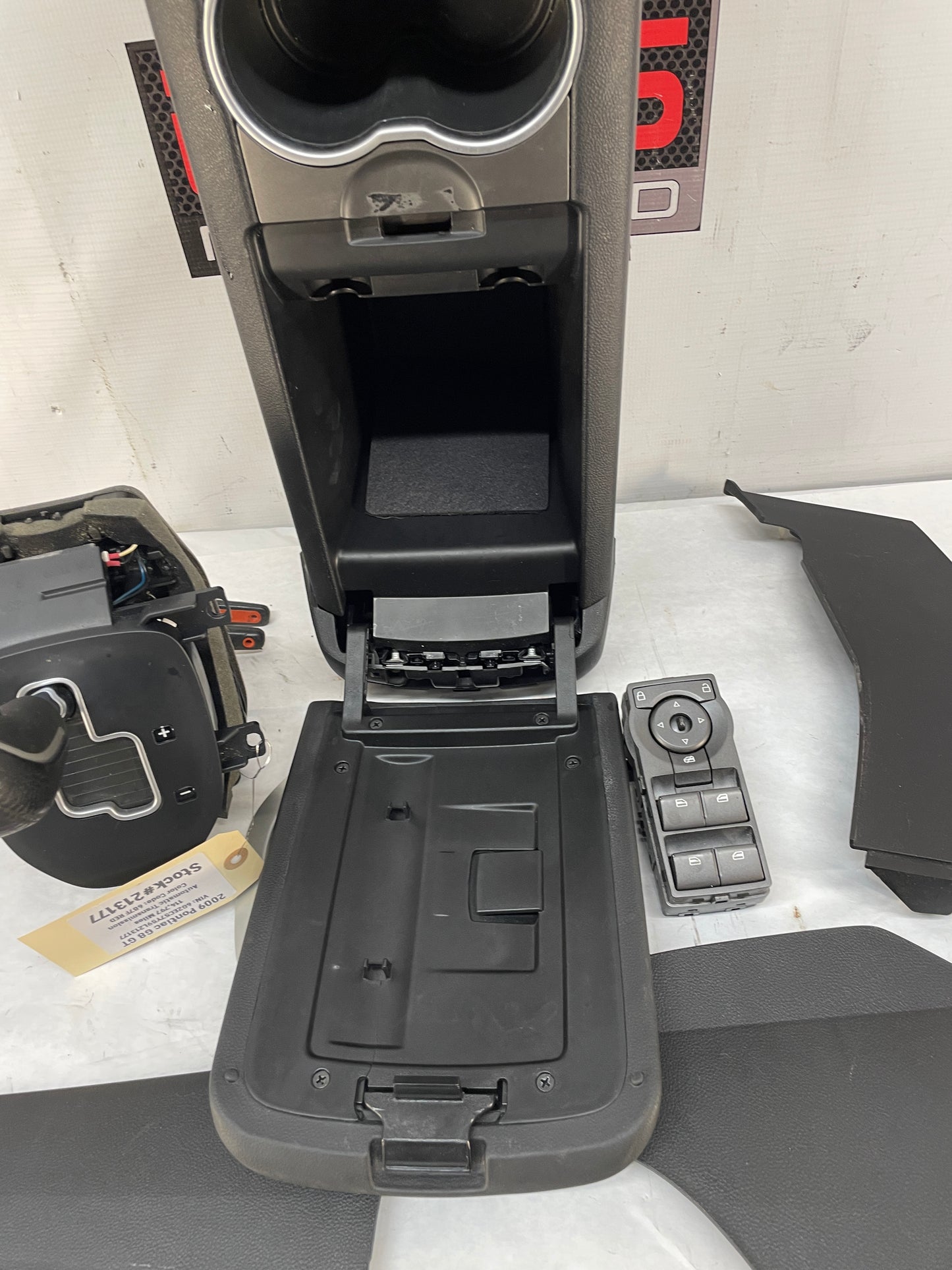 2009 Pontiac G8 GT Complete Center Console w/ Shifter Assembly OEM