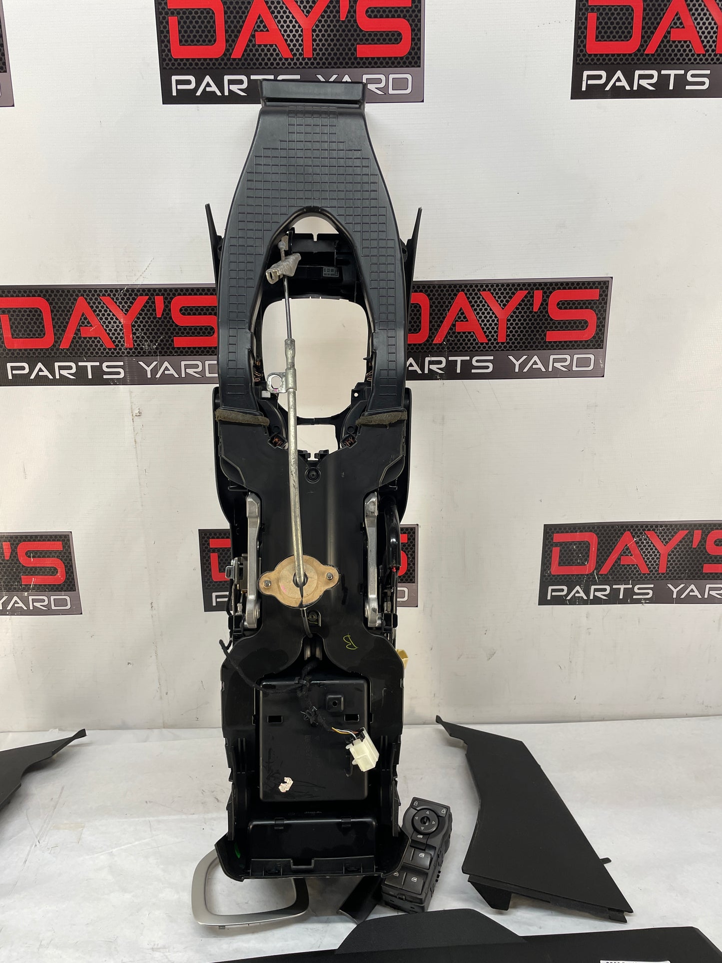 2009 Pontiac G8 GT Complete Center Console w/ Shifter Assembly OEM