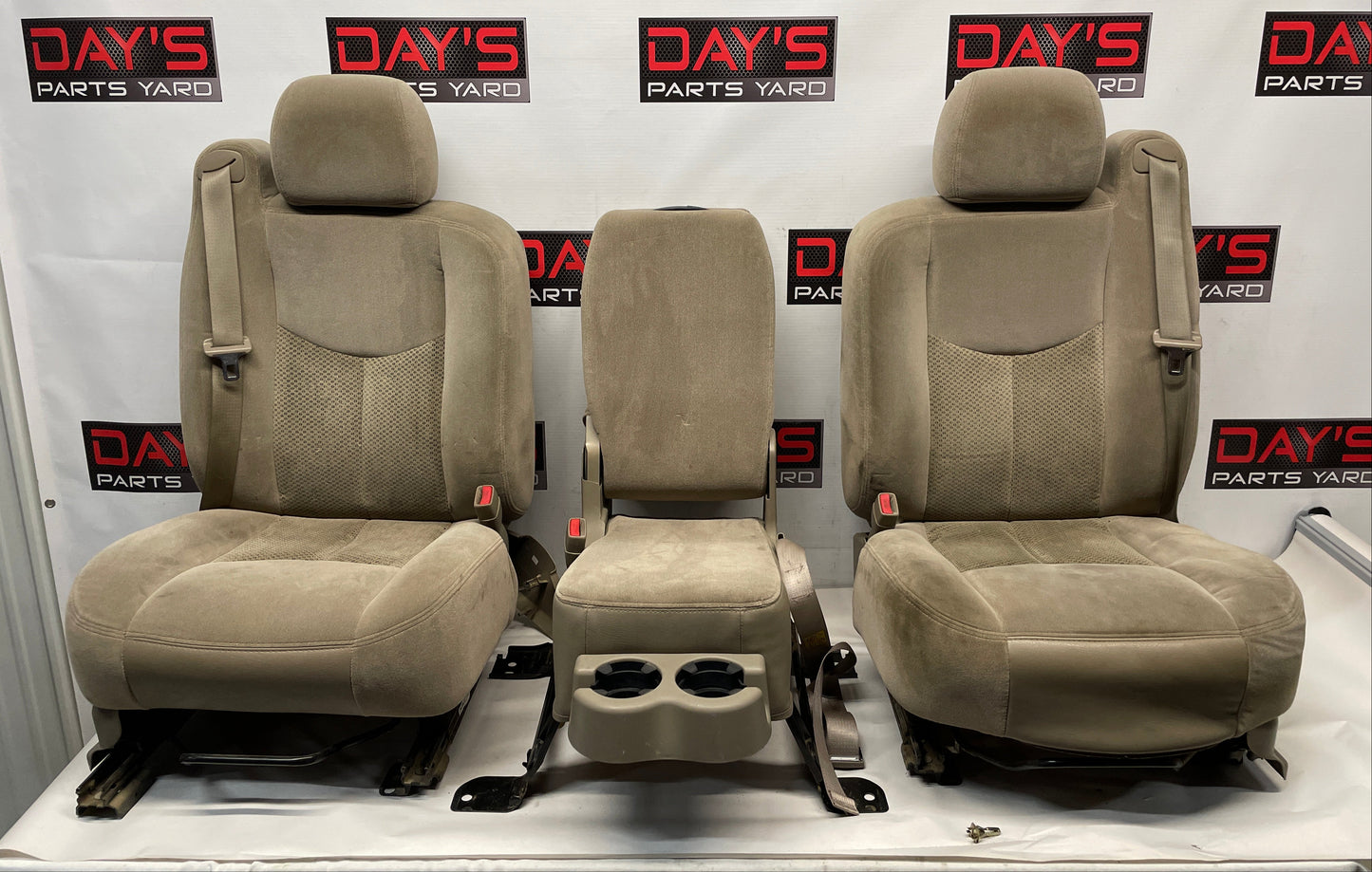 2004 Chevy Silverado 2500HD Bucket Seats w/ Center Console Jump Tan Cloth OEM