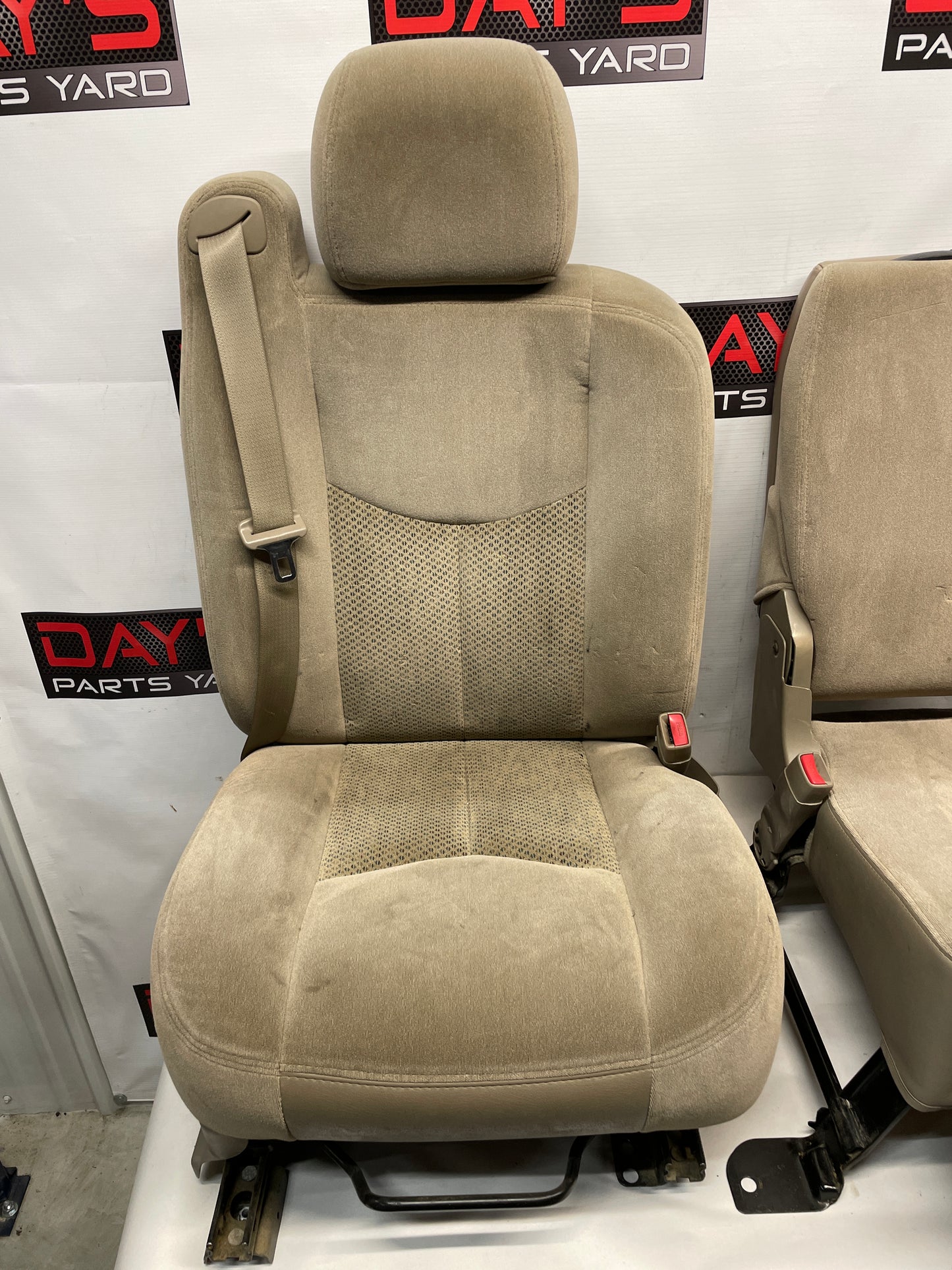 2004 Chevy Silverado 2500HD Bucket Seats w/ Center Console Jump Tan Cloth OEM