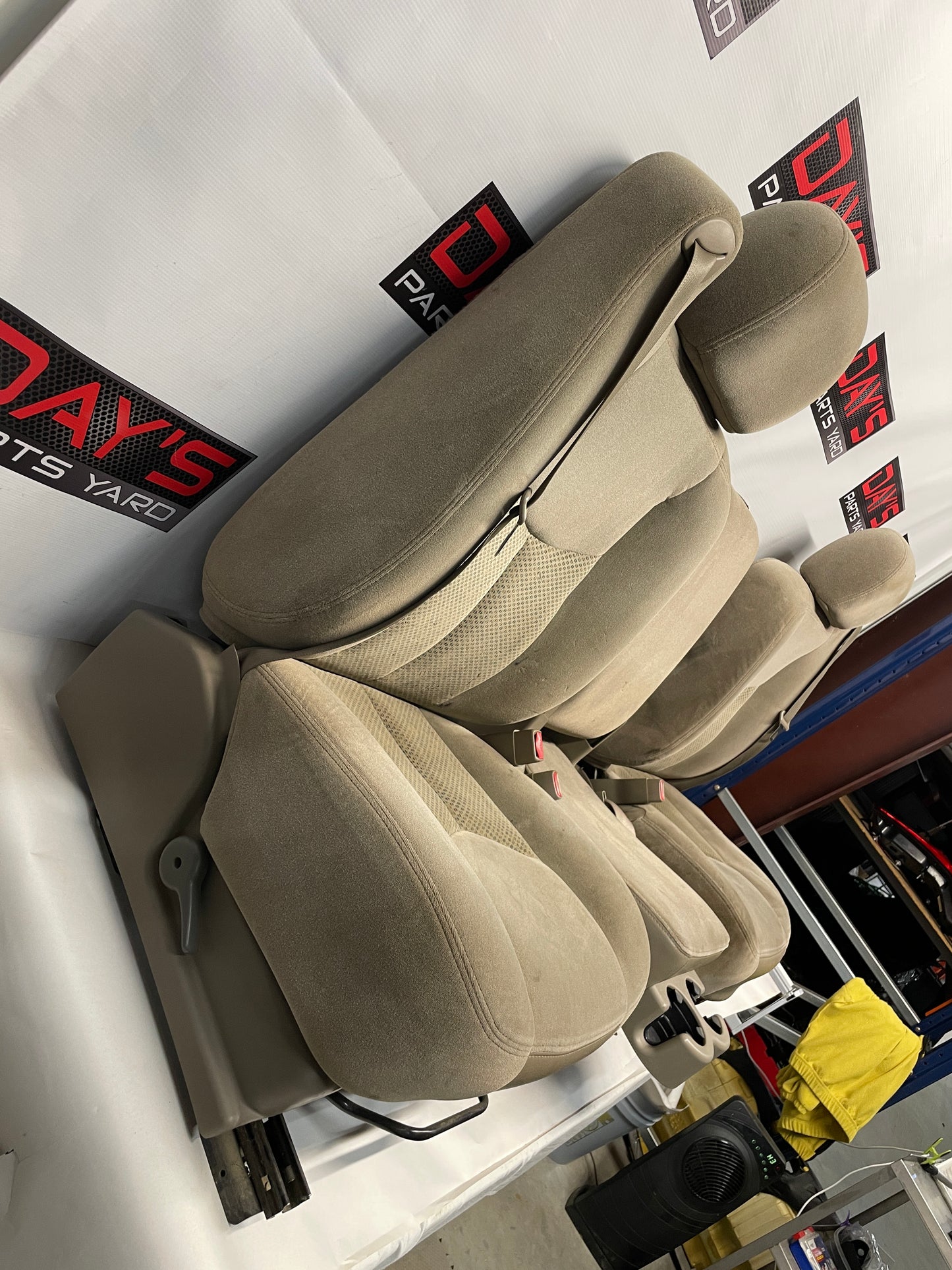 2004 Chevy Silverado 2500HD Bucket Seats w/ Center Console Jump Tan Cloth OEM