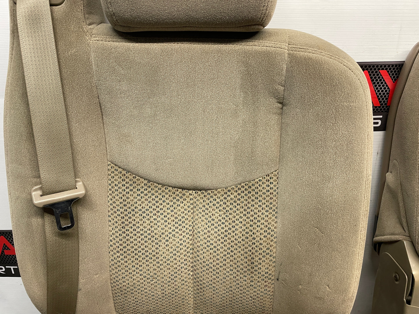 2004 Chevy Silverado 2500HD Bucket Seats w/ Center Console Jump Tan Cloth OEM