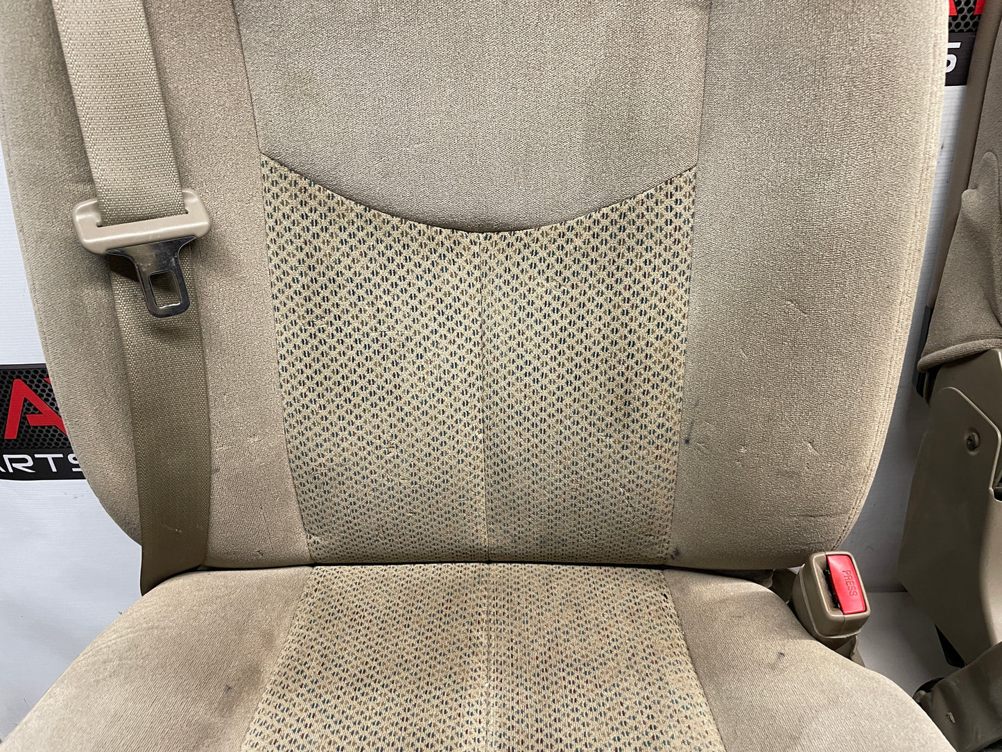 2004 Chevy Silverado 2500HD Bucket Seats w/ Center Console Jump Tan Cloth OEM