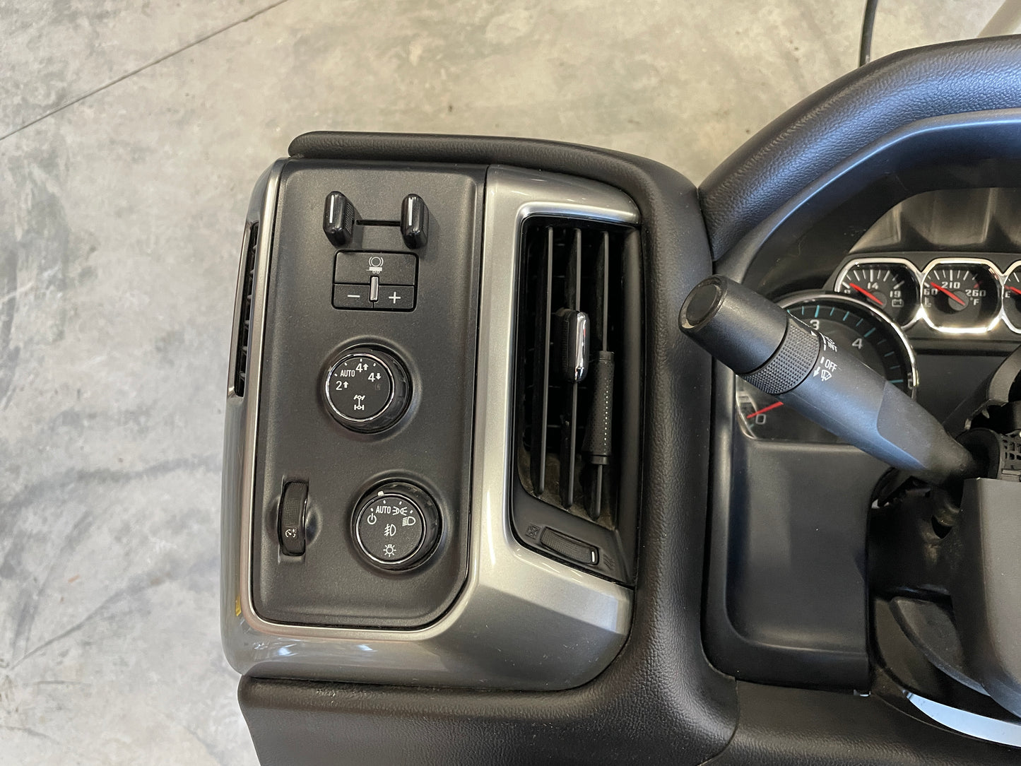 2015 Chevy Silverado K1500 Complete Dash Assembly w/ Radio OEM