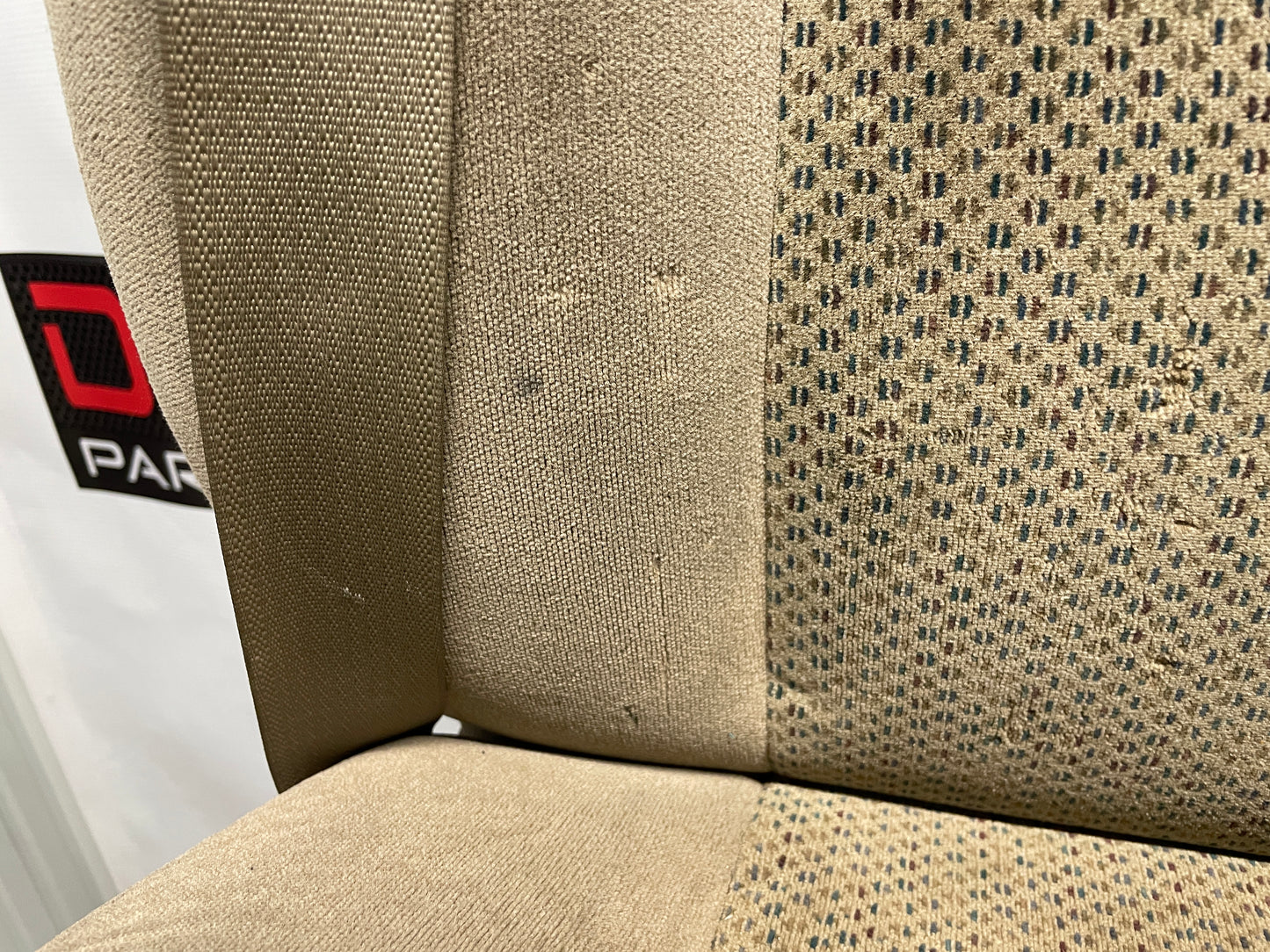 2004 Chevy Silverado 2500HD Bucket Seats w/ Center Console Jump Tan Cloth OEM