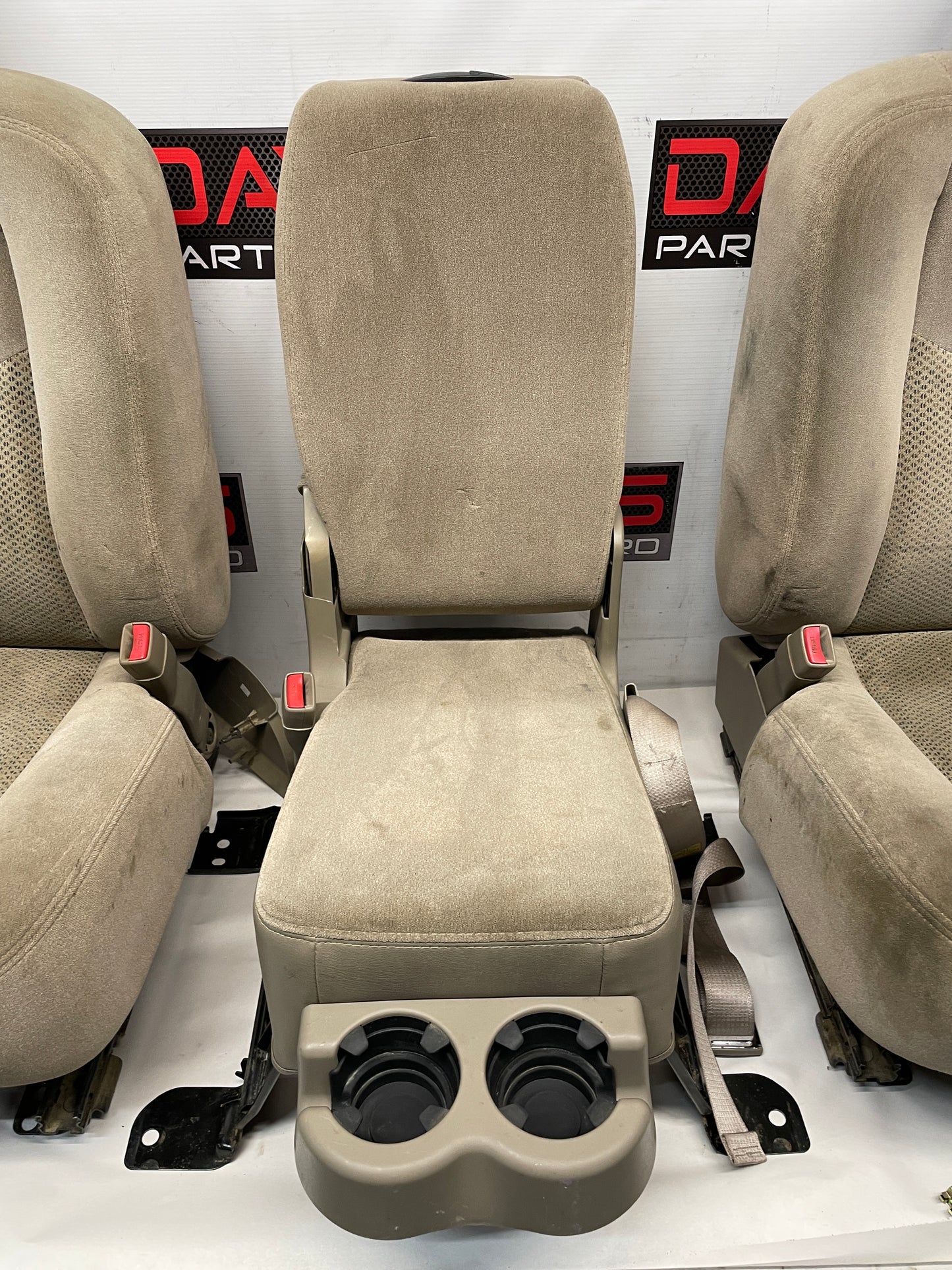 2004 Chevy Silverado 2500HD Bucket Seats w/ Center Console Jump Tan Cloth OEM