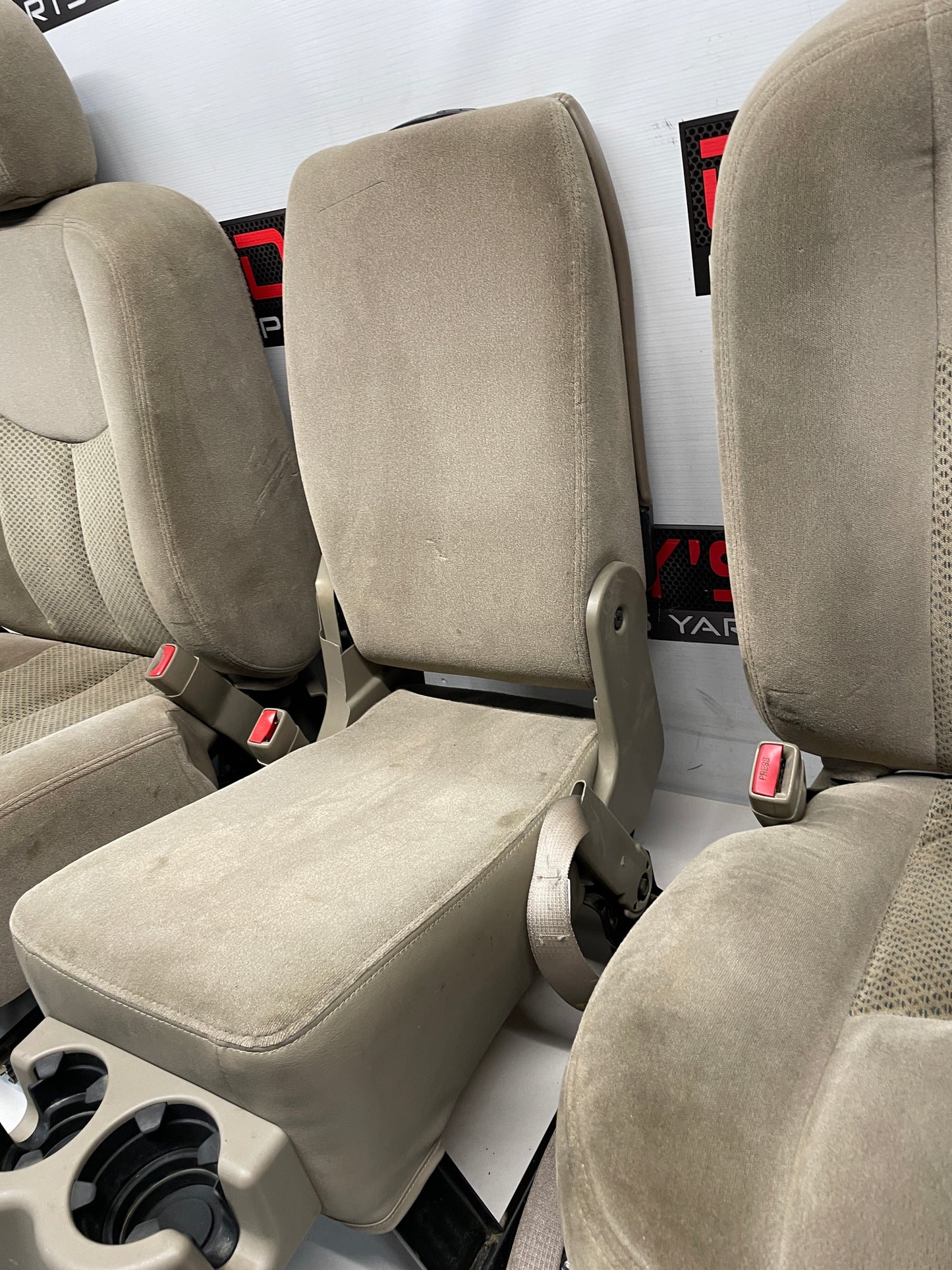 2004 Chevy Silverado 2500HD Bucket Seats w/ Center Console Jump Tan Cloth OEM