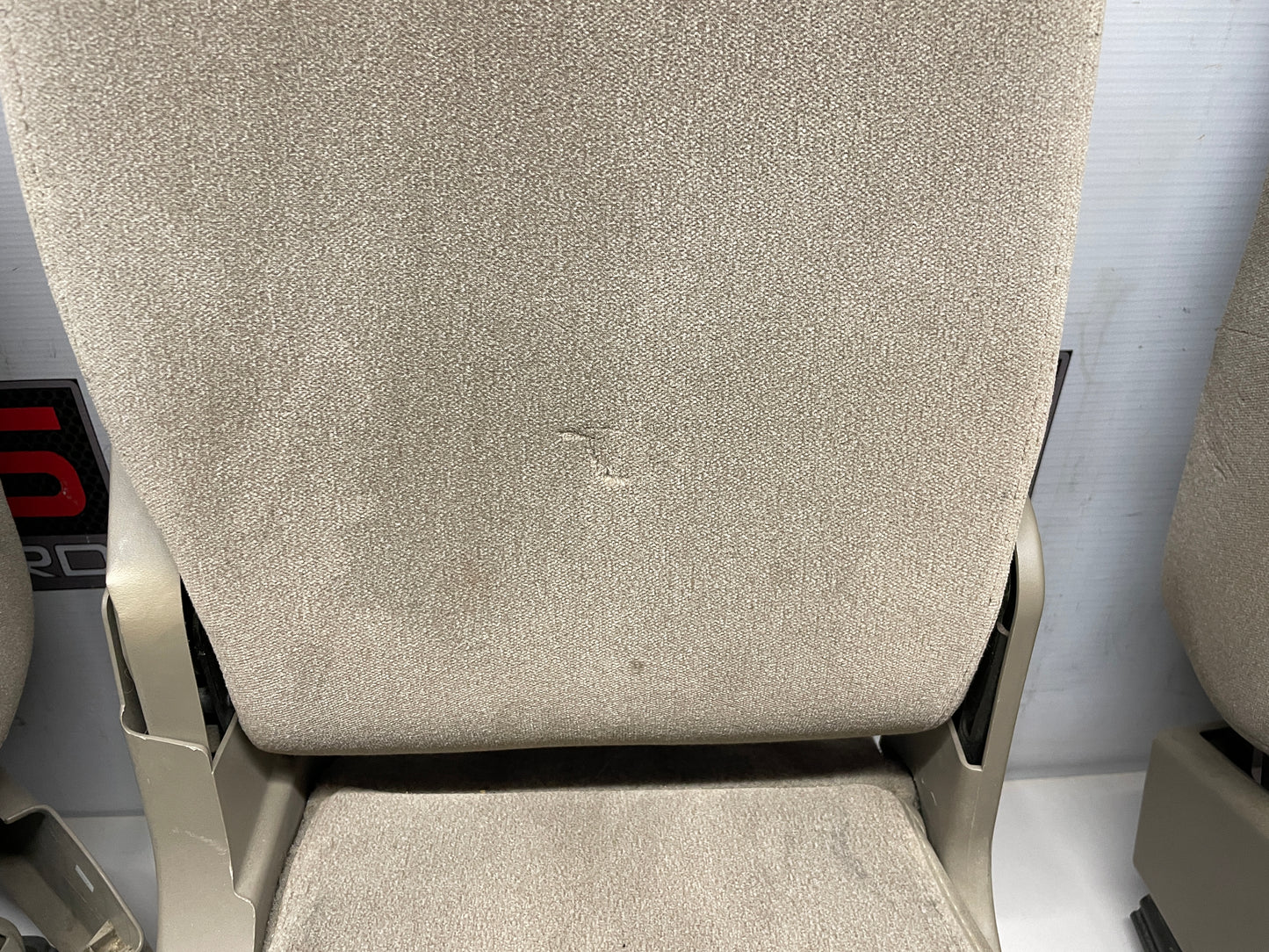2004 Chevy Silverado 2500HD Bucket Seats w/ Center Console Jump Tan Cloth OEM