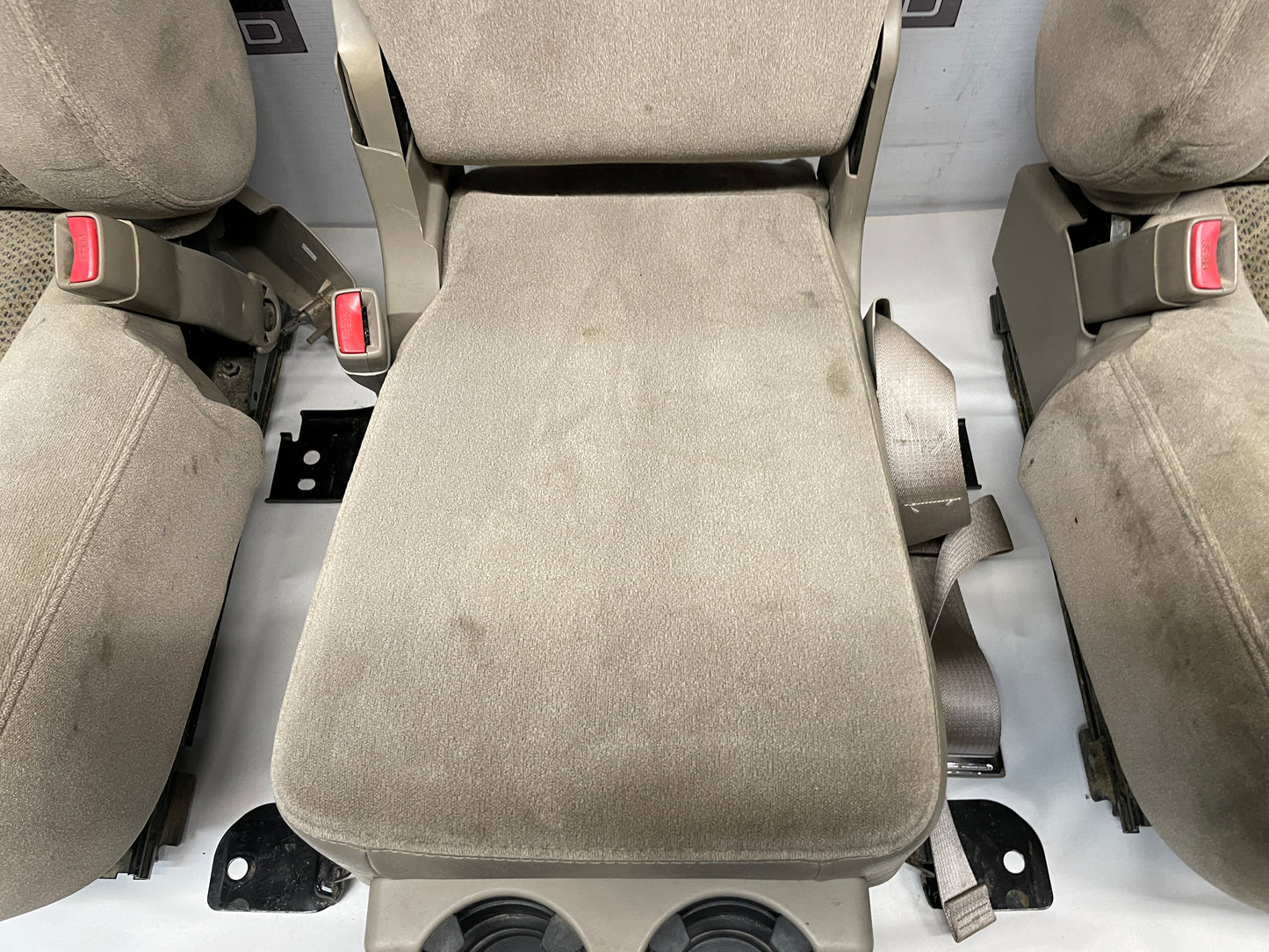 2004 Chevy Silverado 2500HD Bucket Seats w/ Center Console Jump Tan Cloth OEM