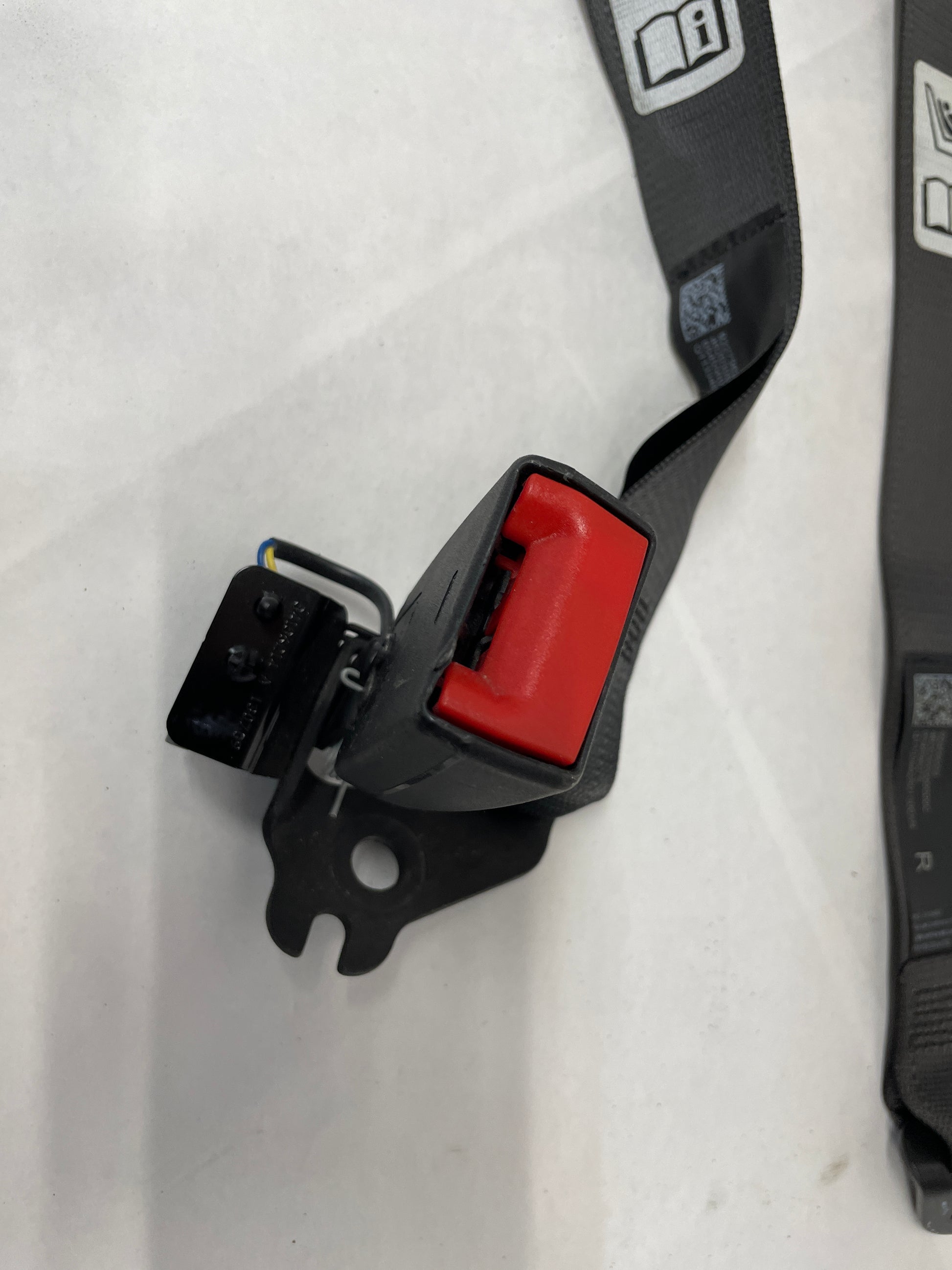 2014 Chevy SS Sedan Complete Rear Seat Belts Retractor Set OEM - Day's Parts Yard