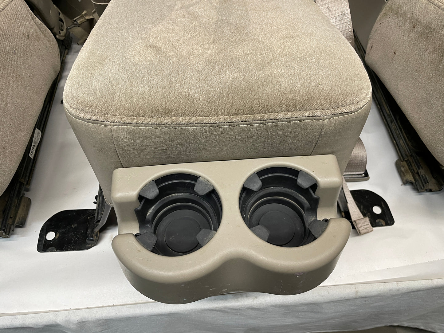 2004 Chevy Silverado 2500HD Bucket Seats w/ Center Console Jump Tan Cloth OEM