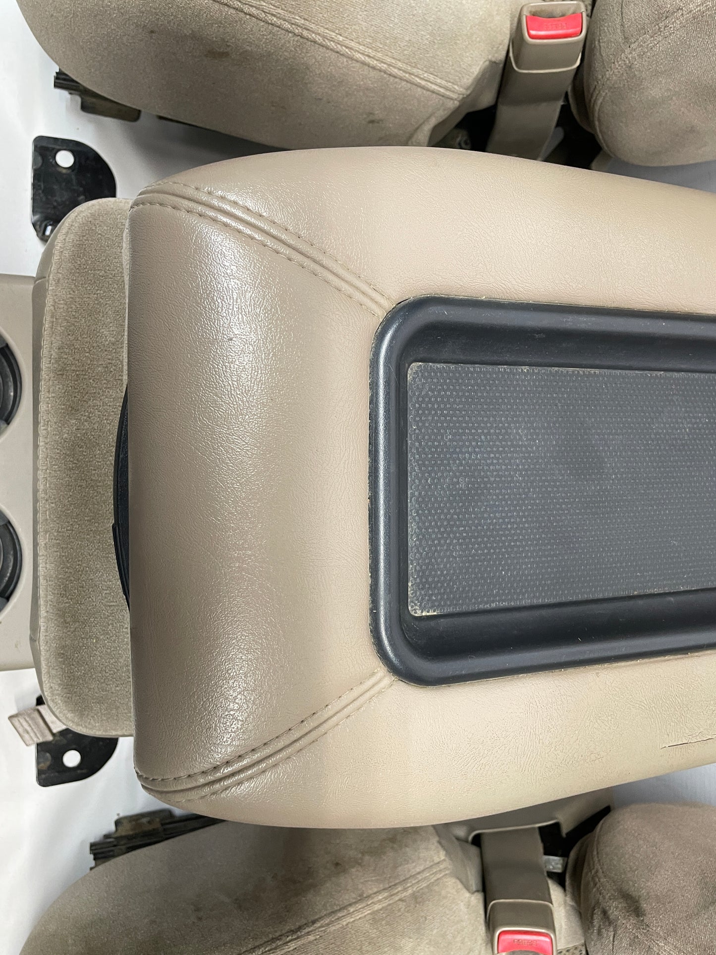 2004 Chevy Silverado 2500HD Bucket Seats w/ Center Console Jump Tan Cloth OEM