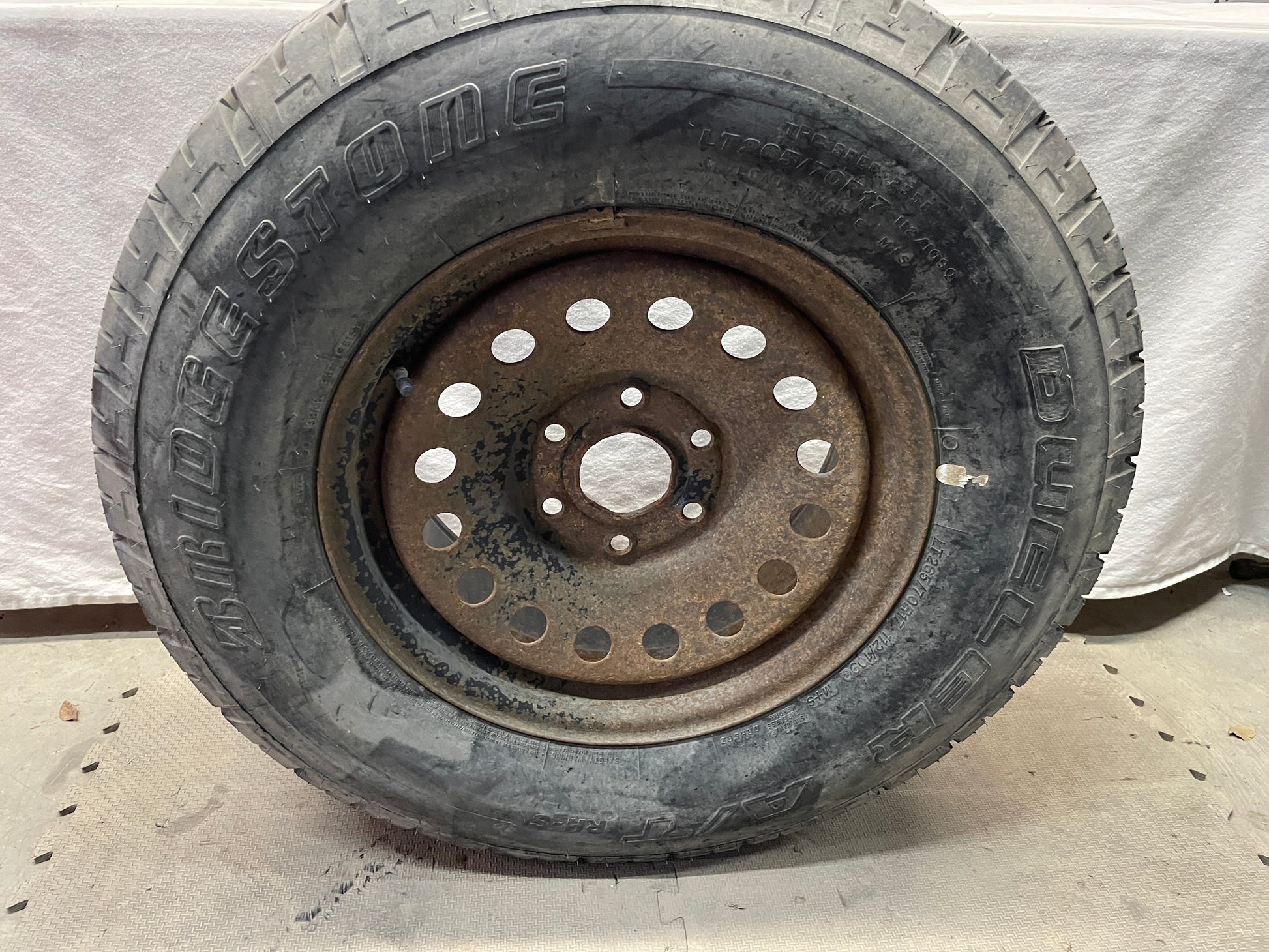 2015 Chevy Silverado K1500 Spare Wheel & Tire OEM - Day's Parts Yard