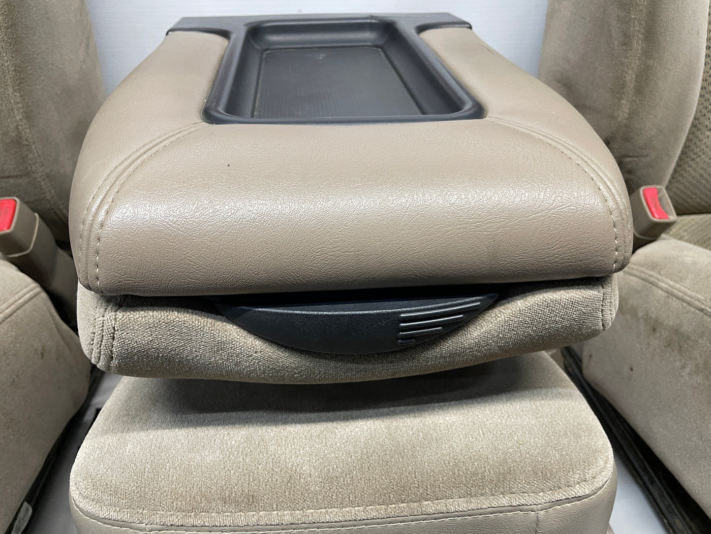 2004 Chevy Silverado 2500HD Bucket Seats w/ Center Console Jump Tan Cloth OEM