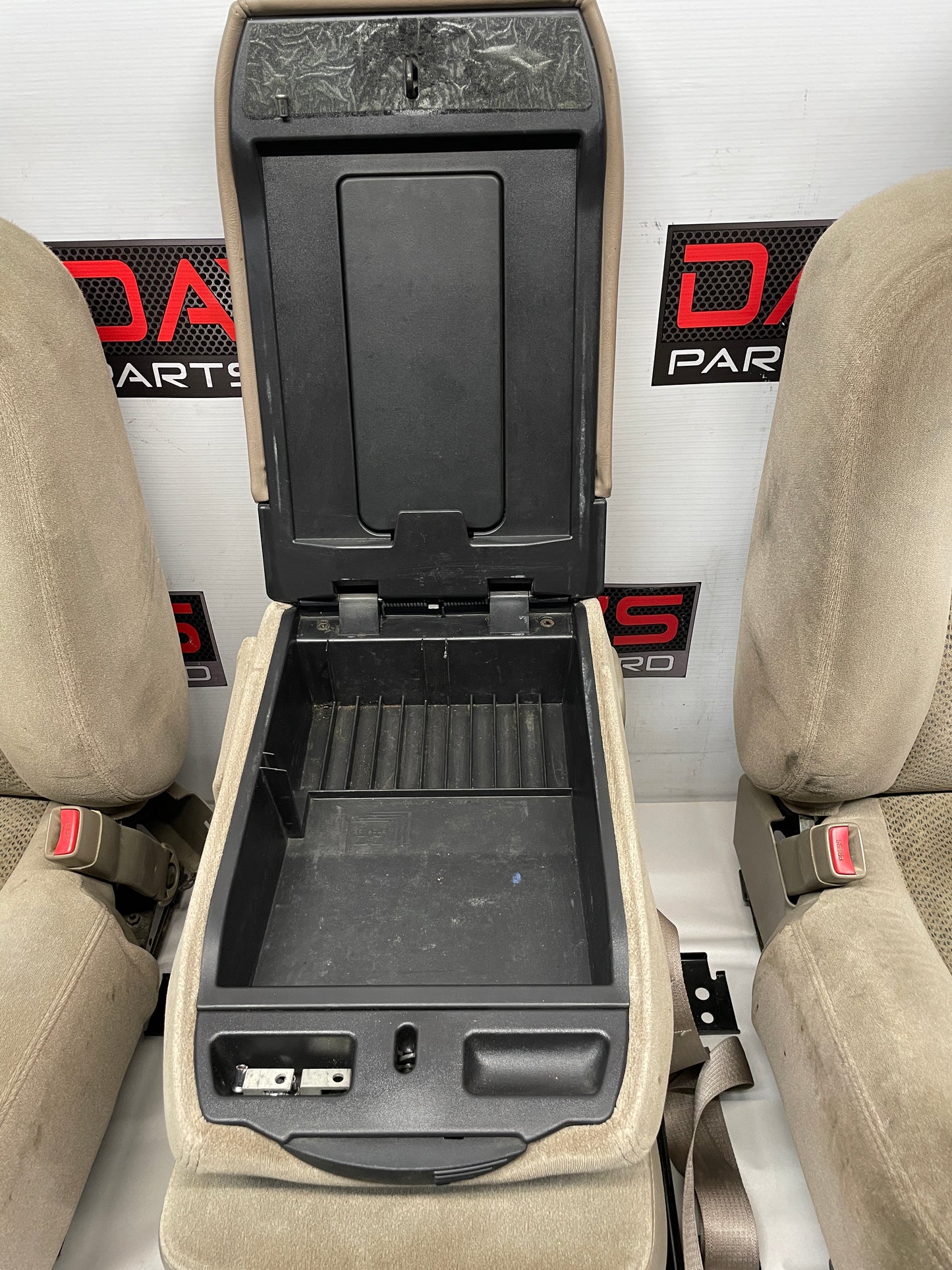 2004 Chevy Silverado 2500HD Bucket Seats w/ Center Console Jump Tan Cloth OEM