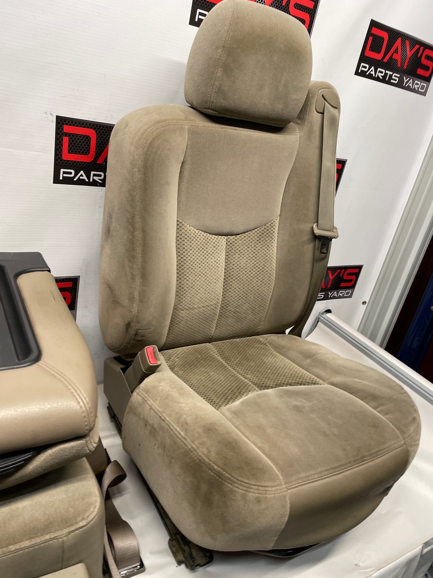 2004 Chevy Silverado 2500HD Bucket Seats w/ Center Console Jump Tan Cloth OEM